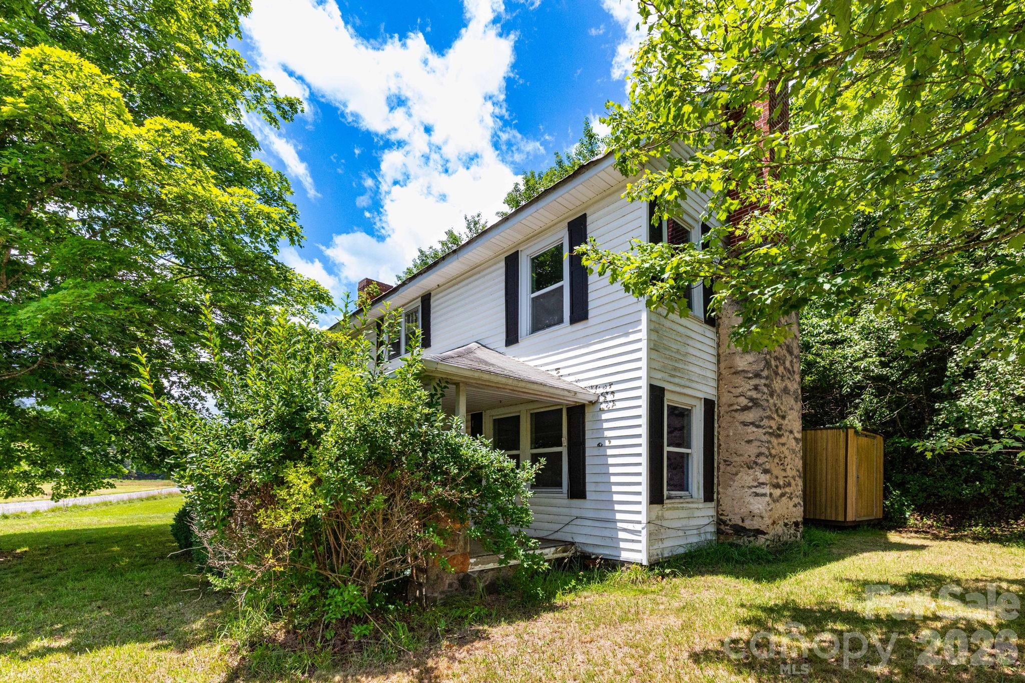 4085 Jacks Creek Road — Burnsville