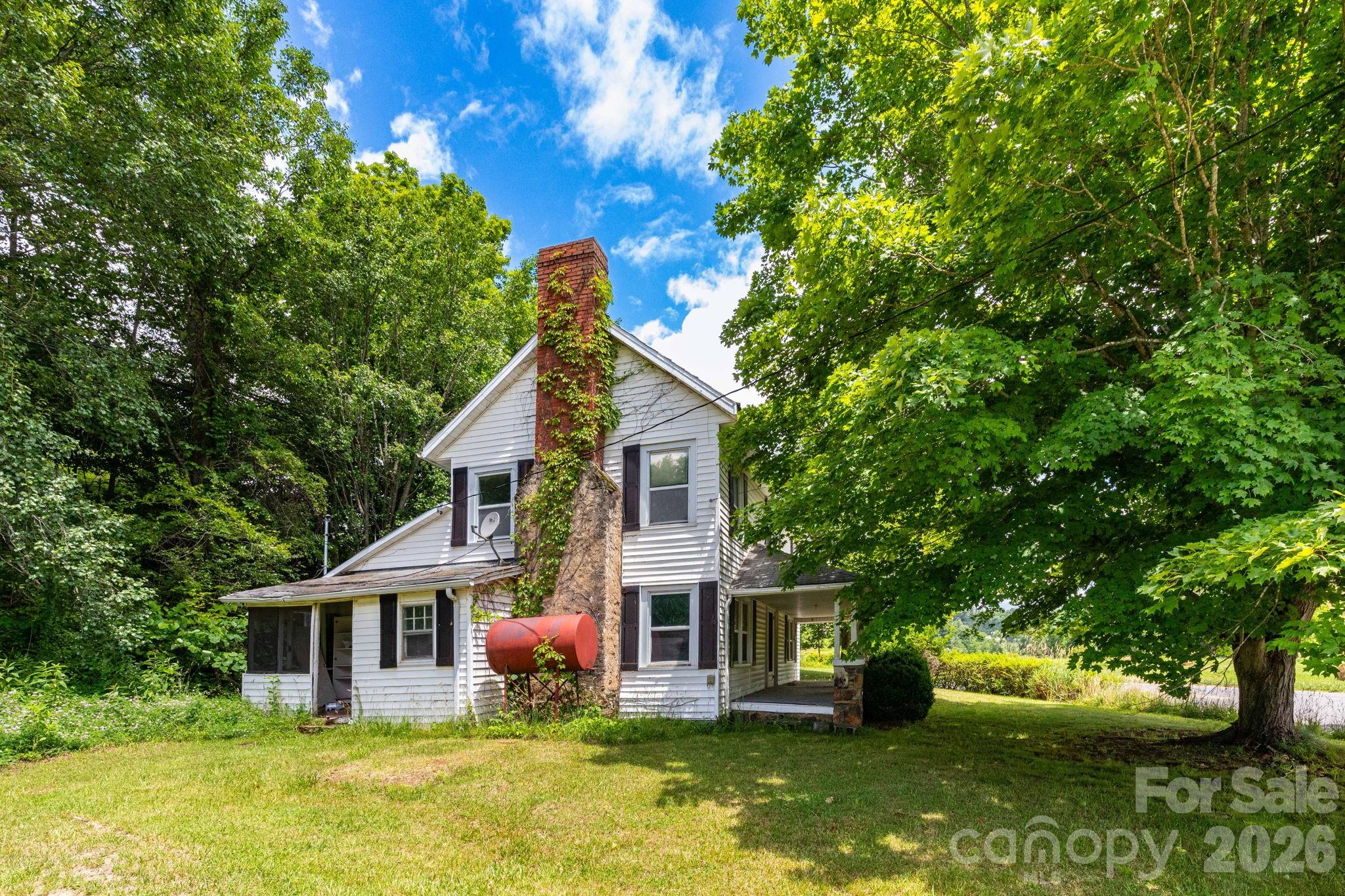 4085 Jacks Creek Road — Burnsville