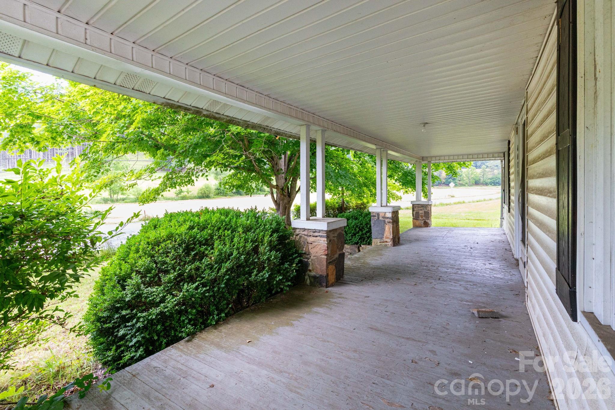 4085 Jacks Creek Road — Burnsville