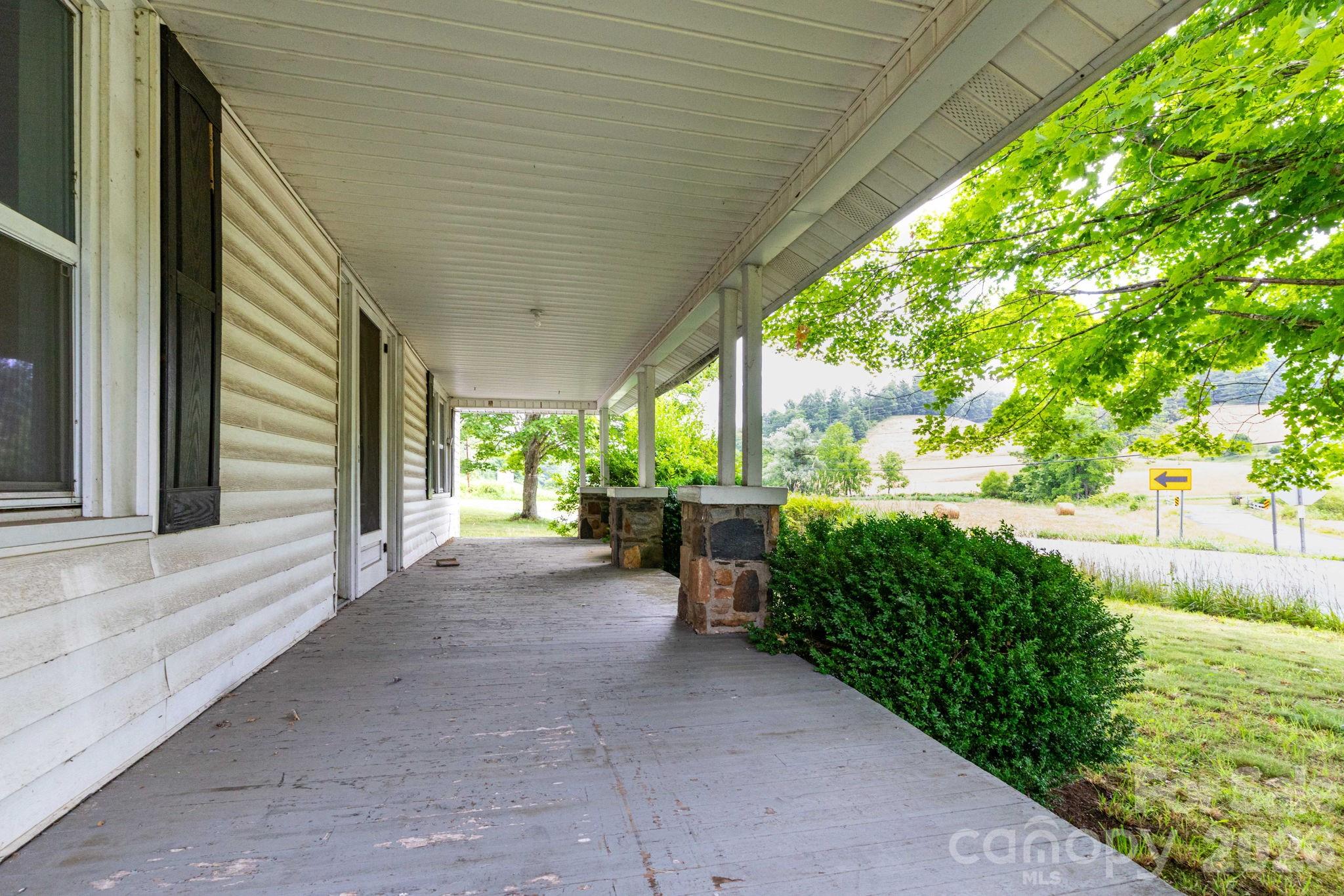 4085 Jacks Creek Road — Burnsville