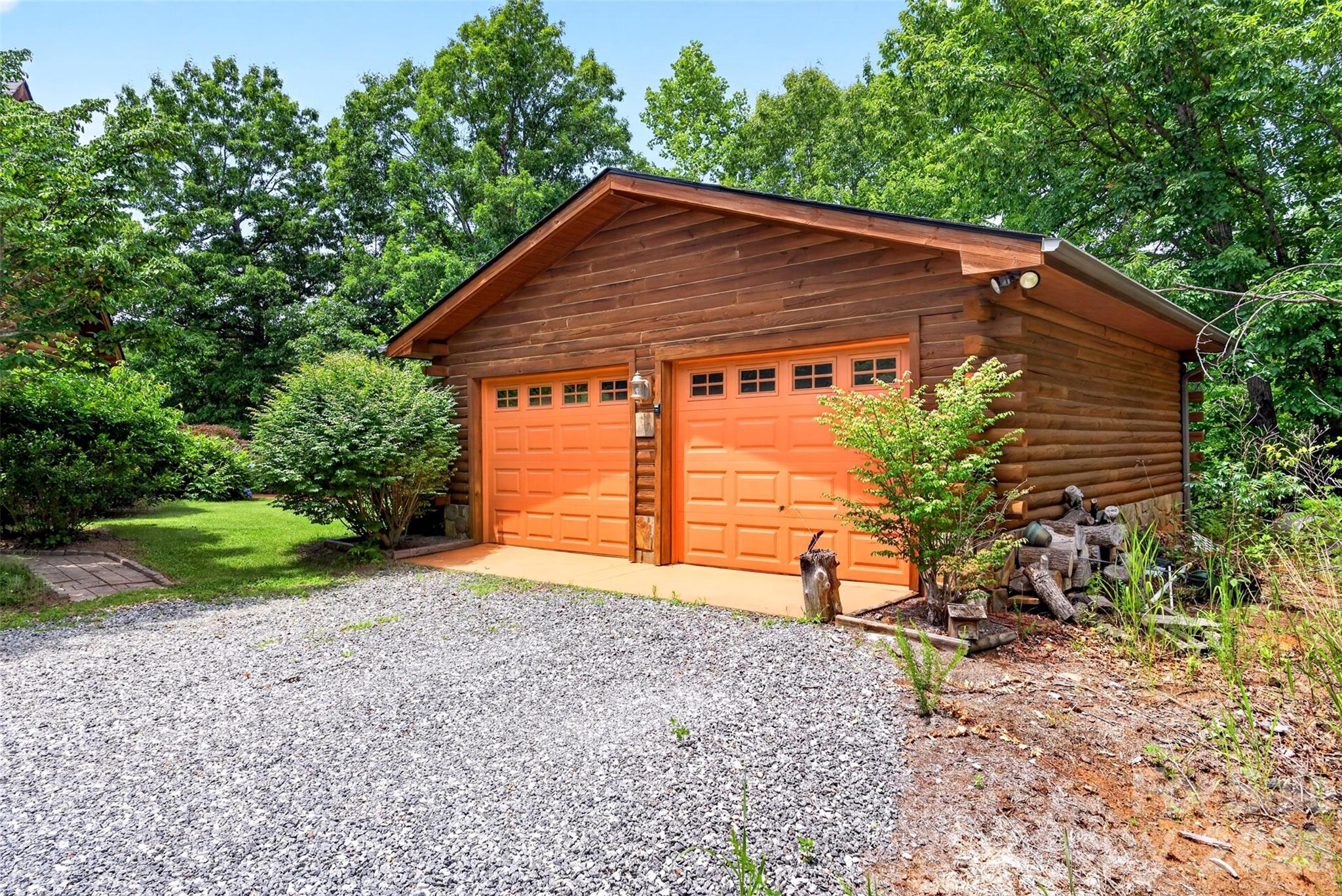 535 N Highland Road — Mill Spring