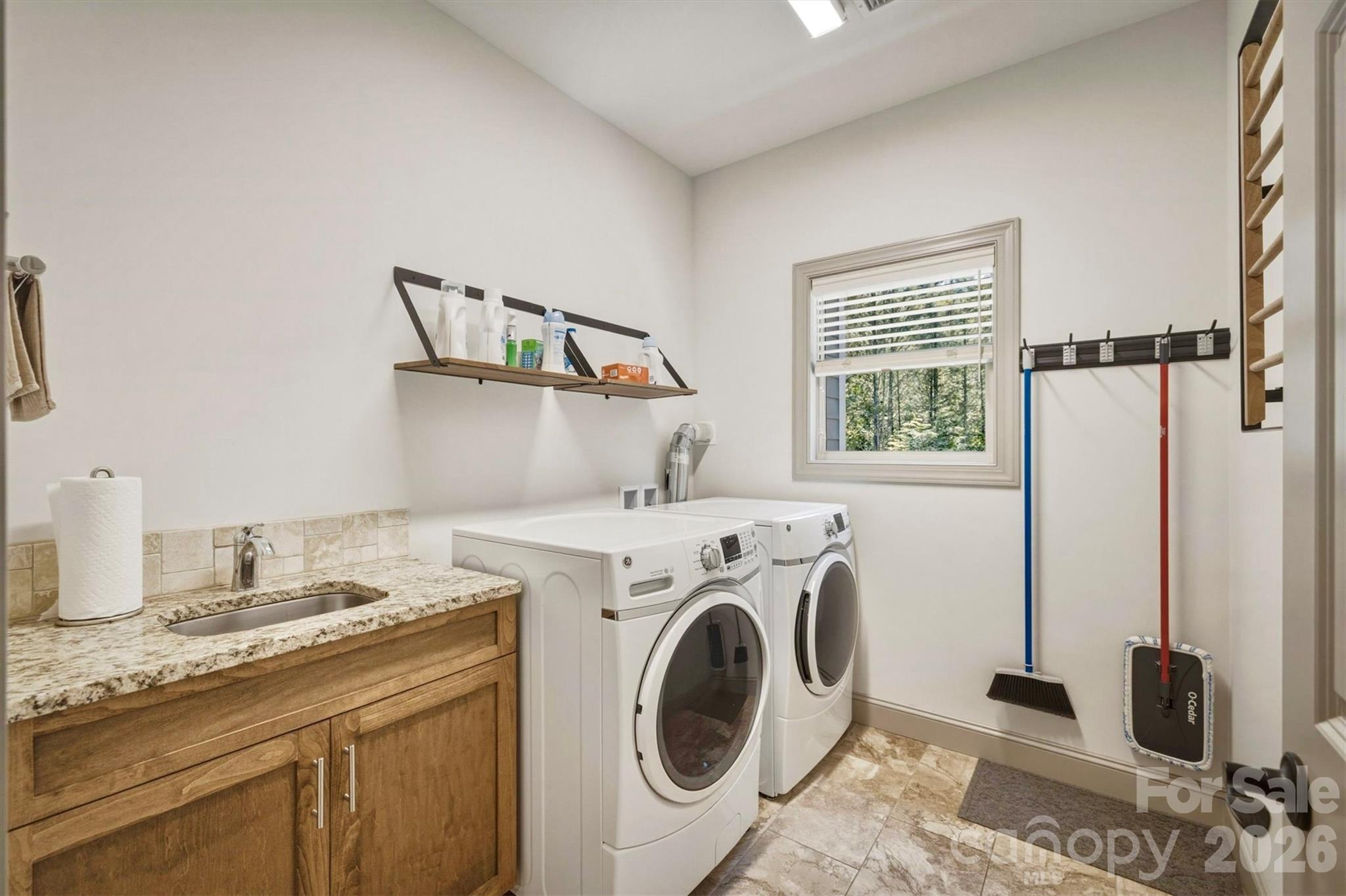 5515 Cedar Cove Way — Lenoir