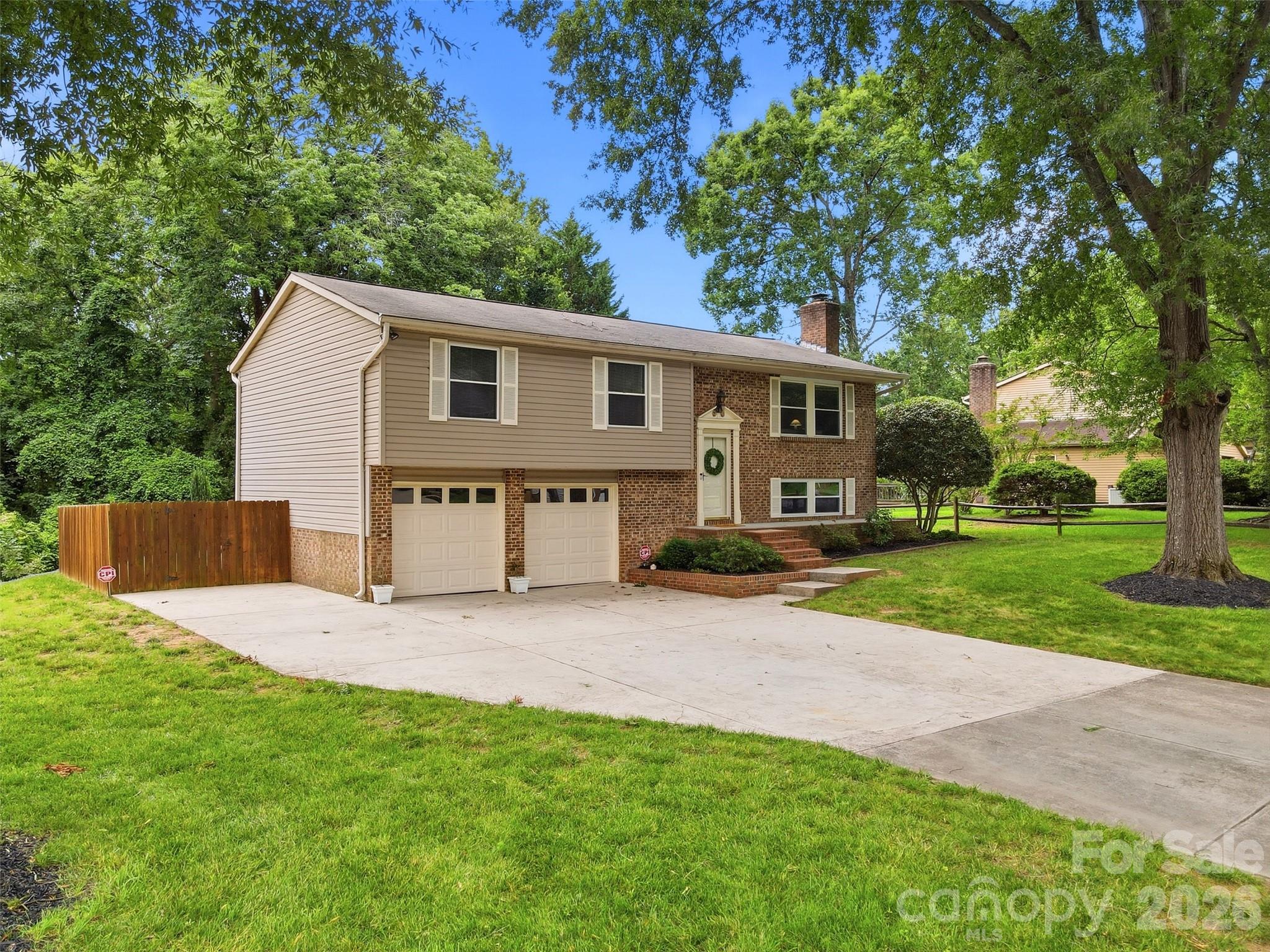 716 Regency Drive — Charlotte
