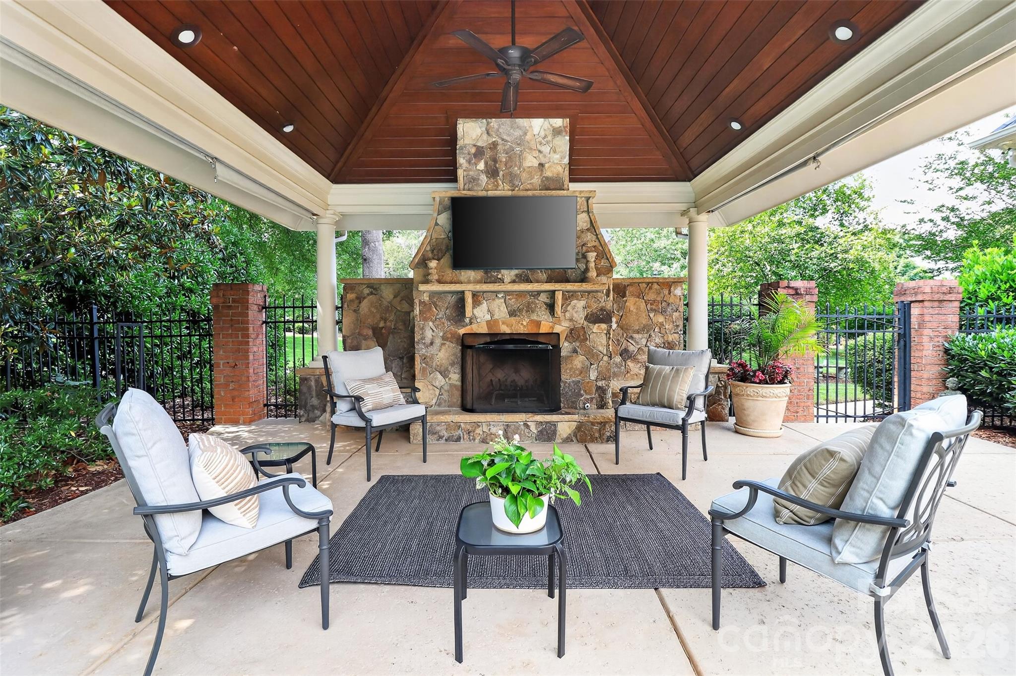 6907 Meadow Run Lane — Charlotte