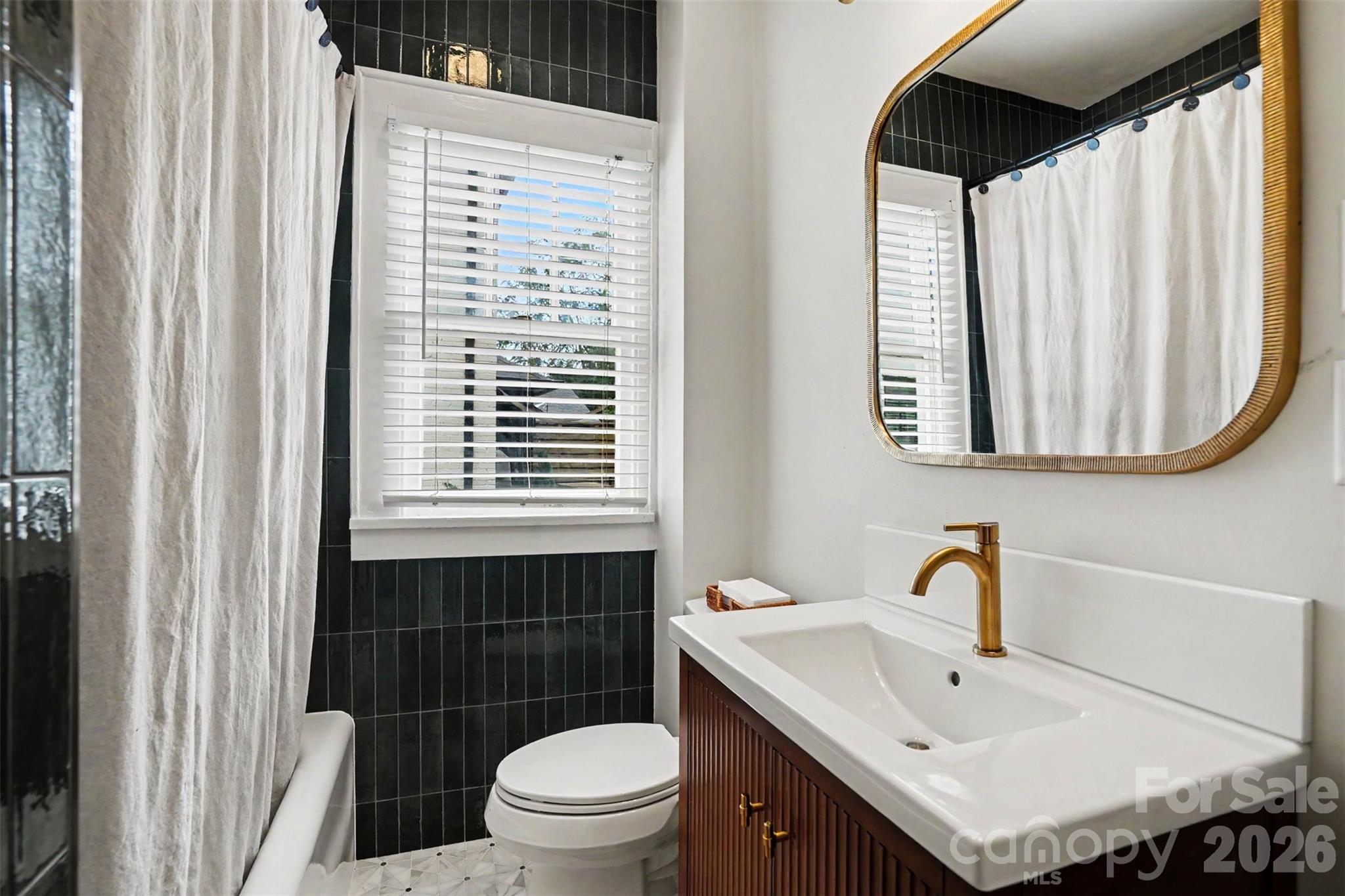 2124 Lombardy Circle — Charlotte