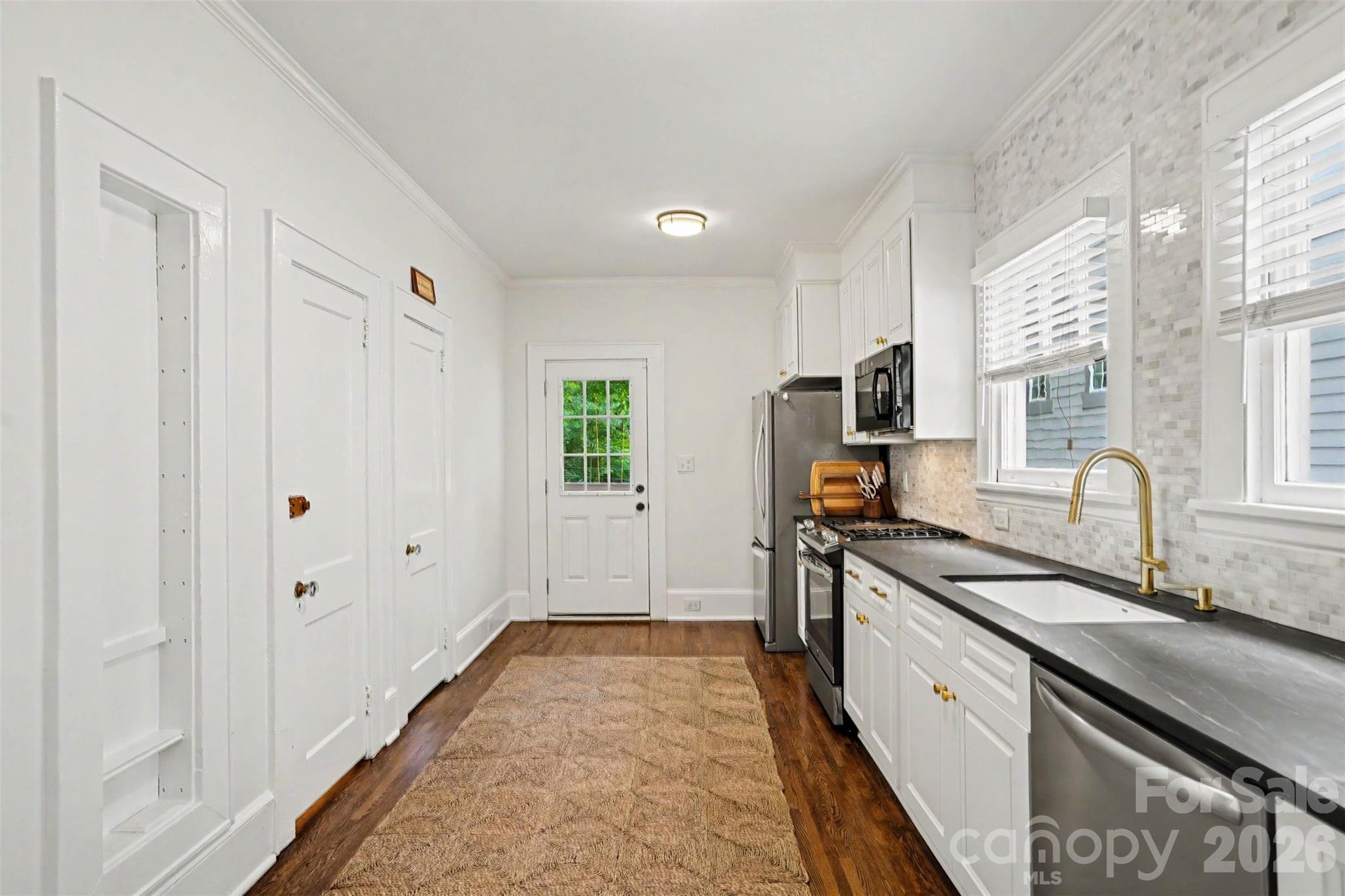 2124 Lombardy Circle — Charlotte