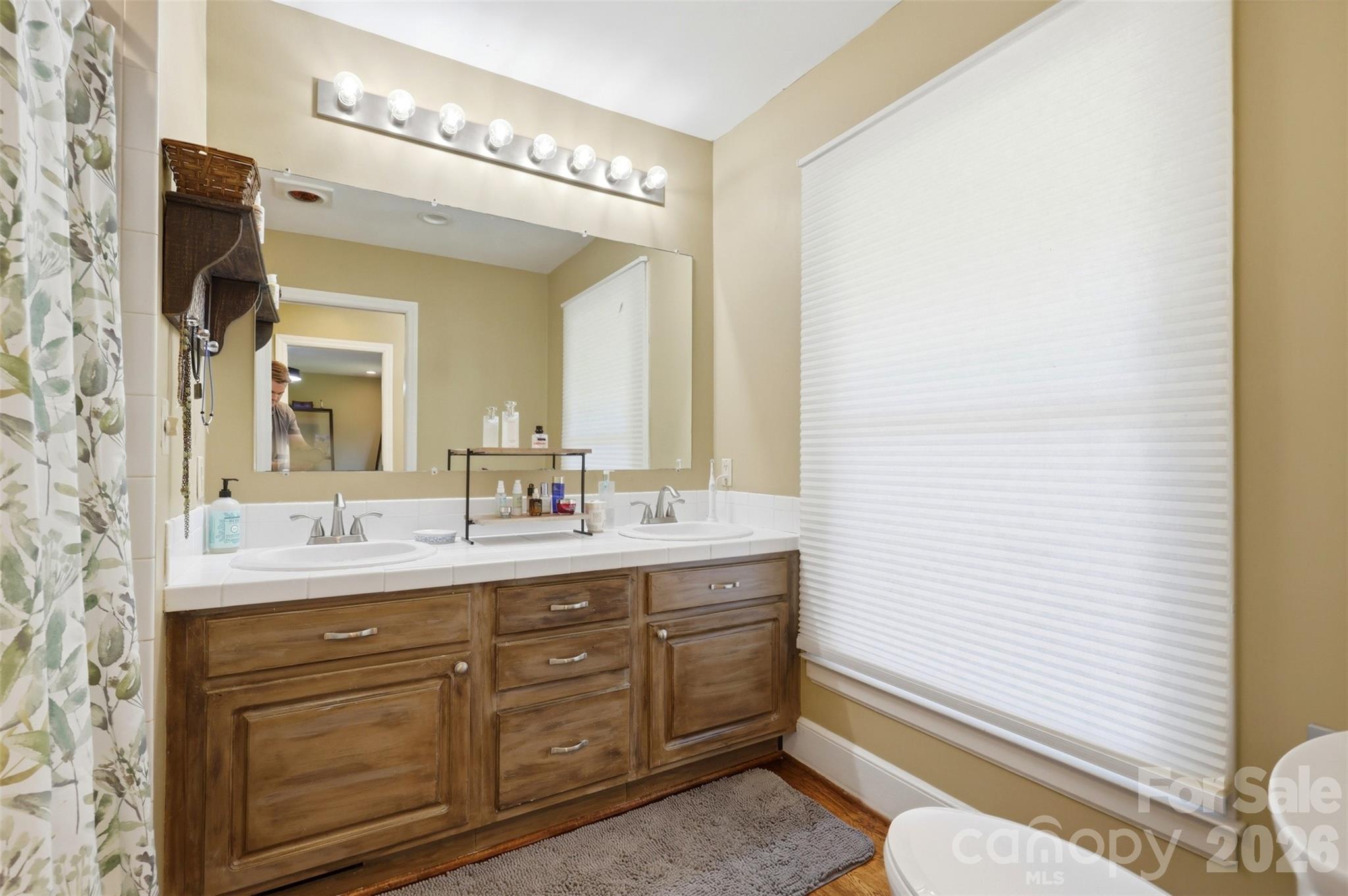 2620 Lynbridge Drive — Charlotte
