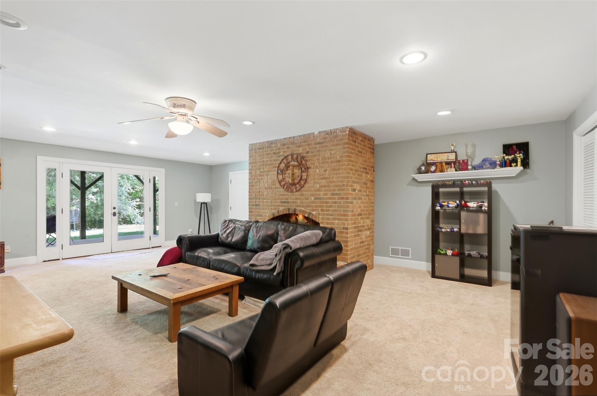 2620 Lynbridge Drive — Charlotte