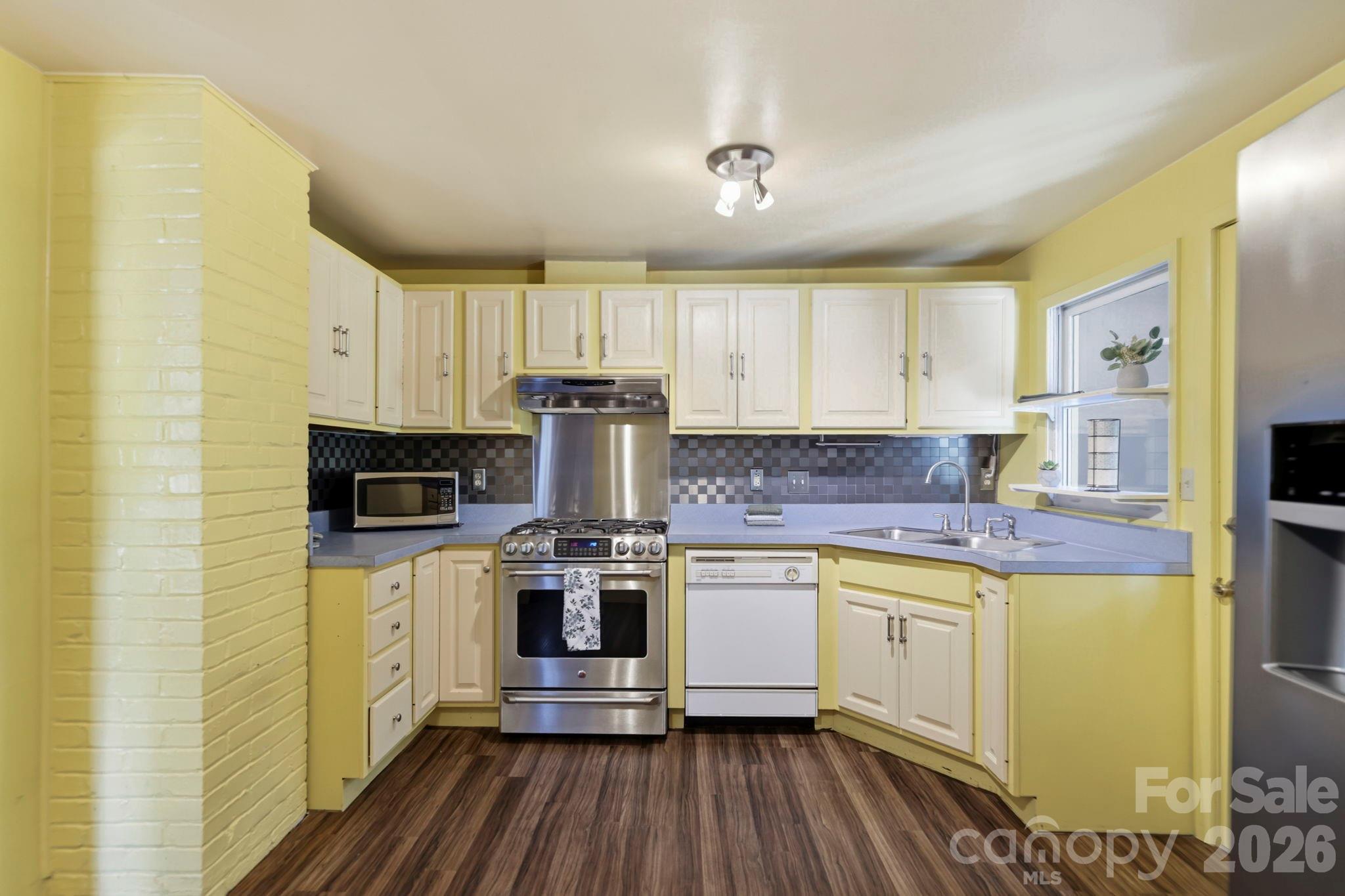 10 Eola Avenue — Asheville
