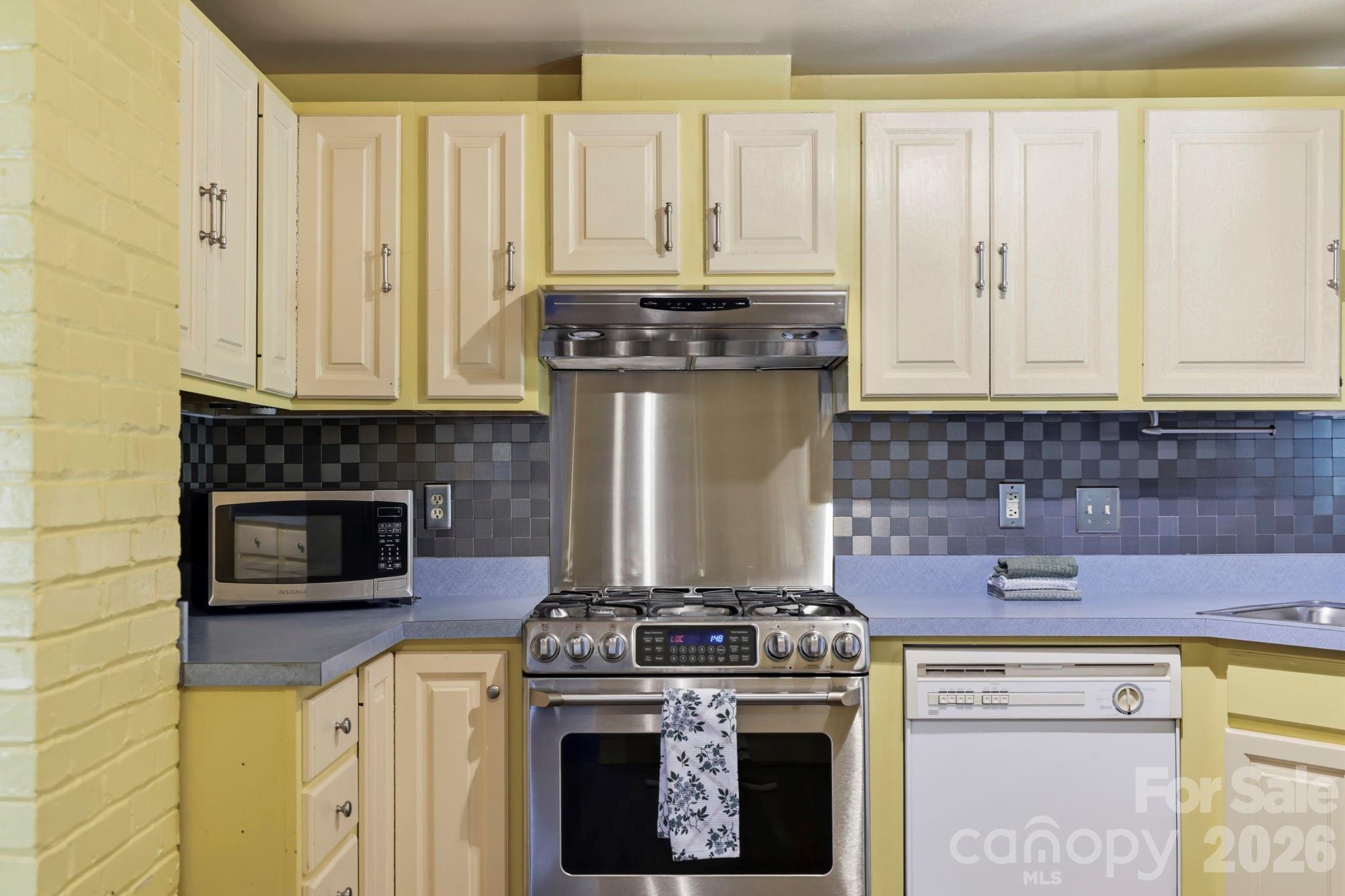 10 Eola Avenue — Asheville