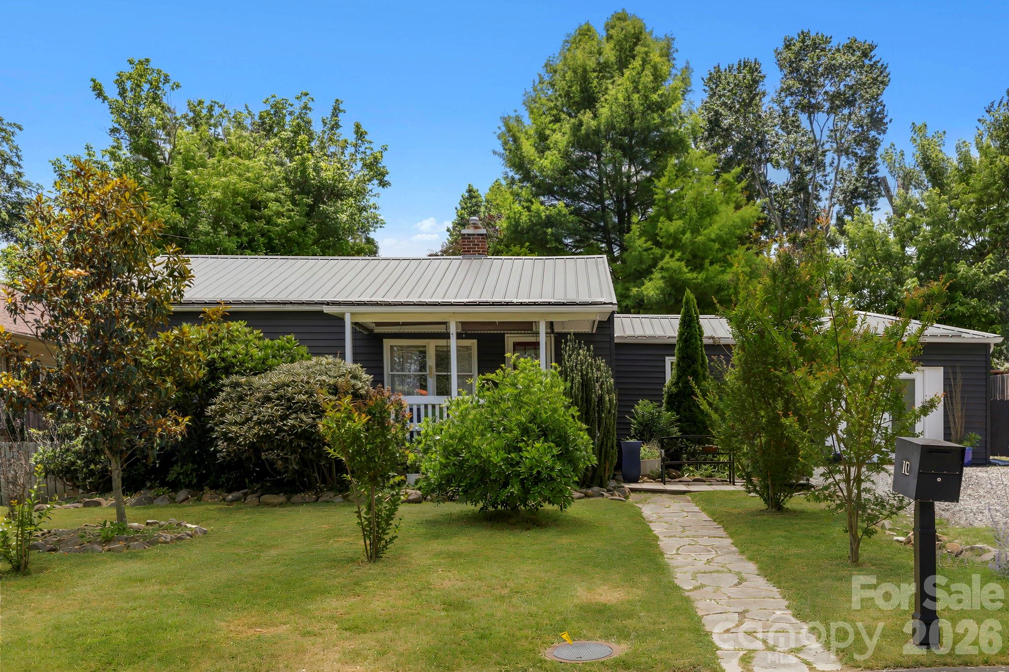 10 Eola Avenue — Asheville