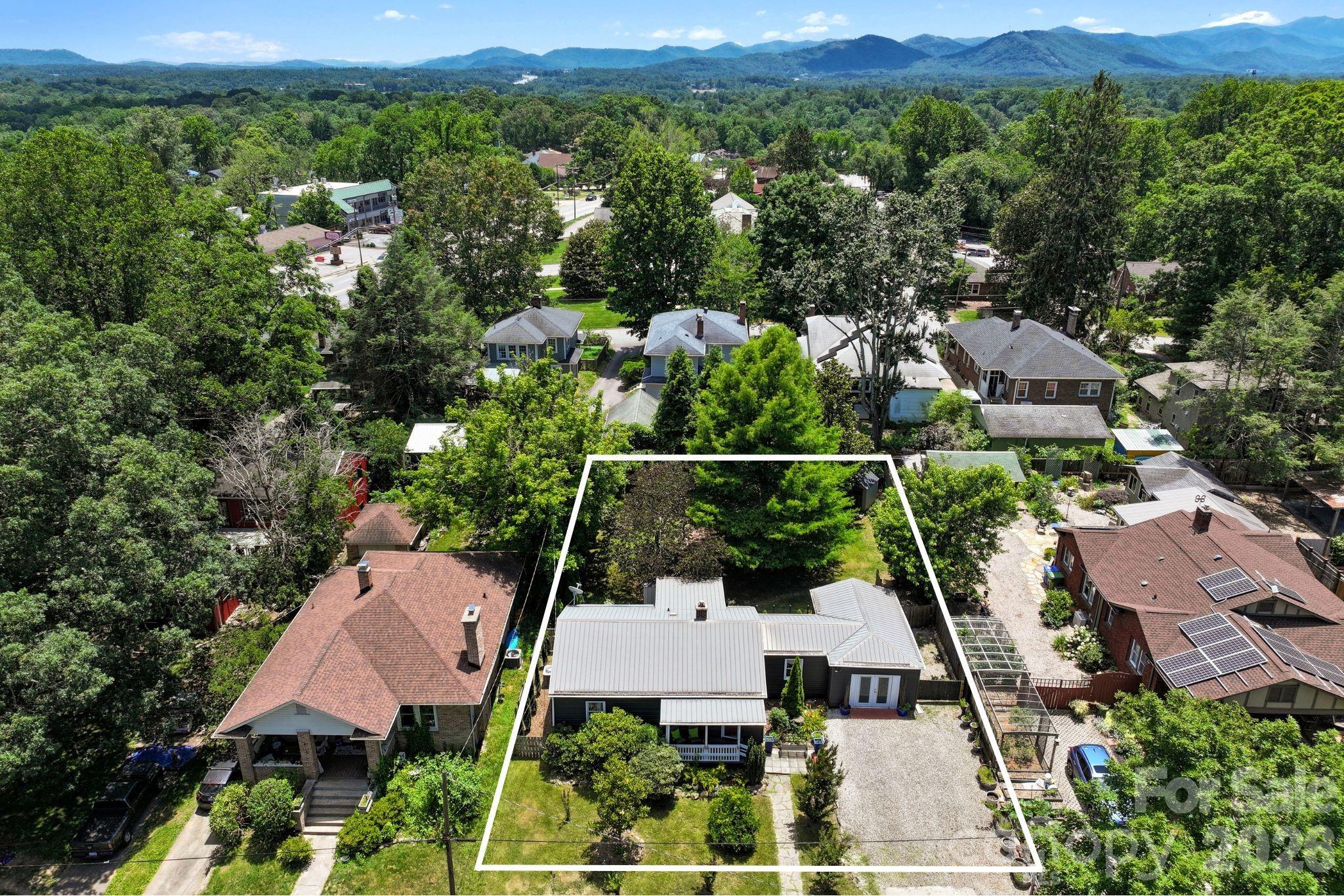 10 Eola Avenue — Asheville