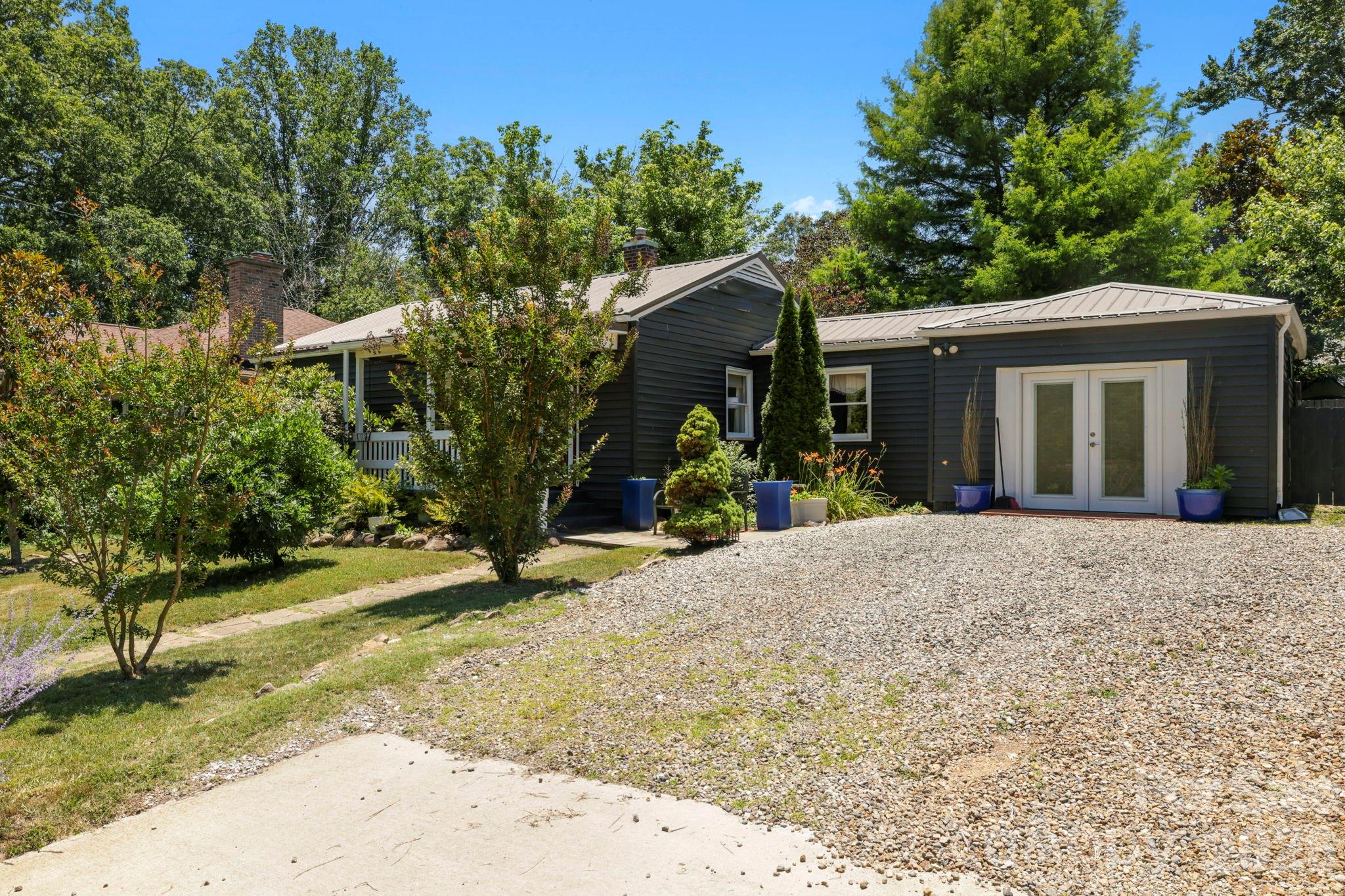 10 Eola Avenue — Asheville