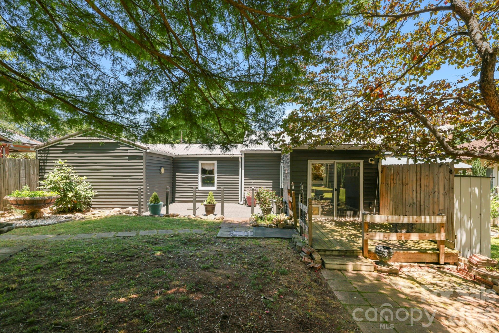 10 Eola Avenue — Asheville