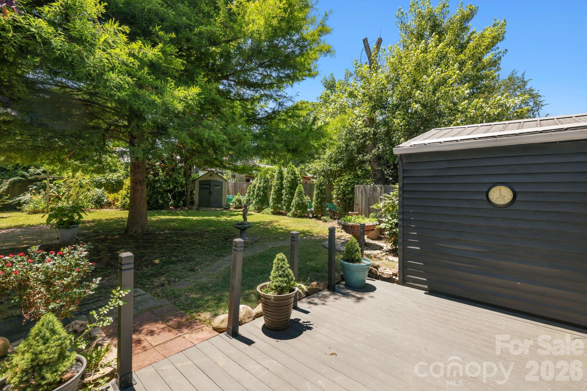 10 Eola Avenue — Asheville