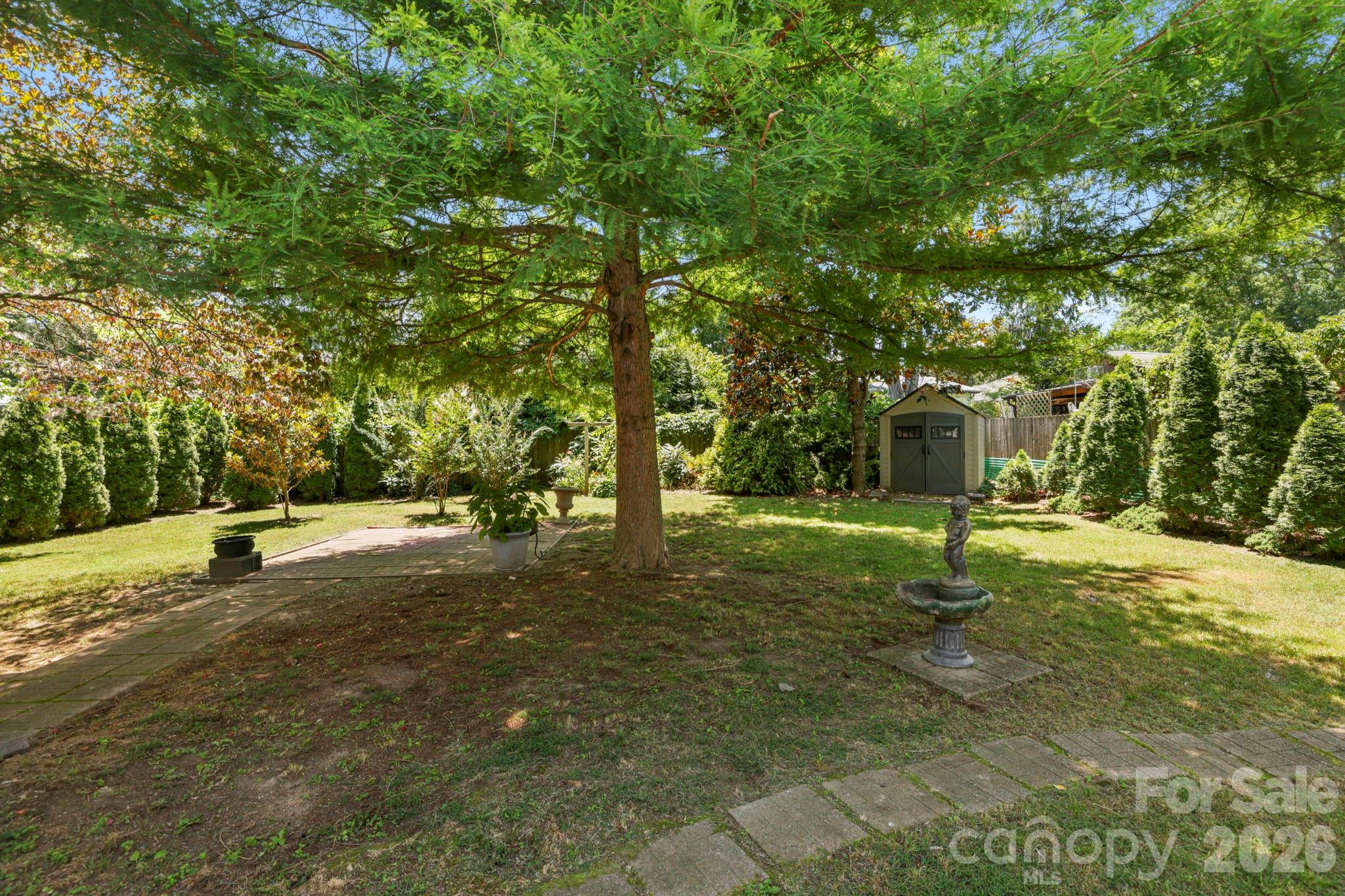 10 Eola Avenue — Asheville