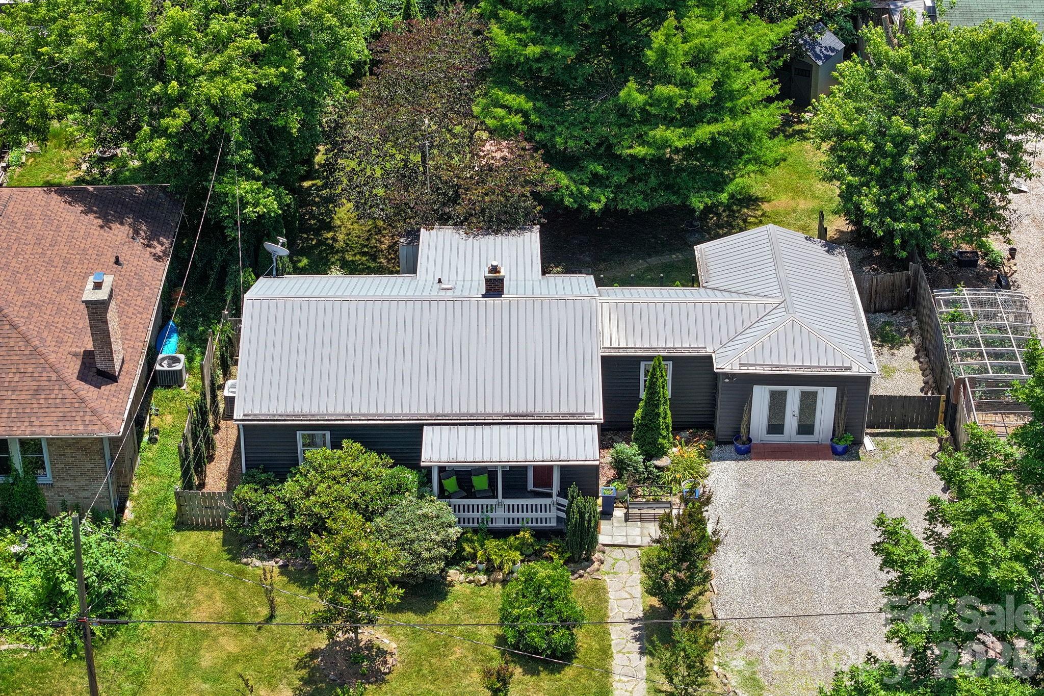 10 Eola Avenue — Asheville