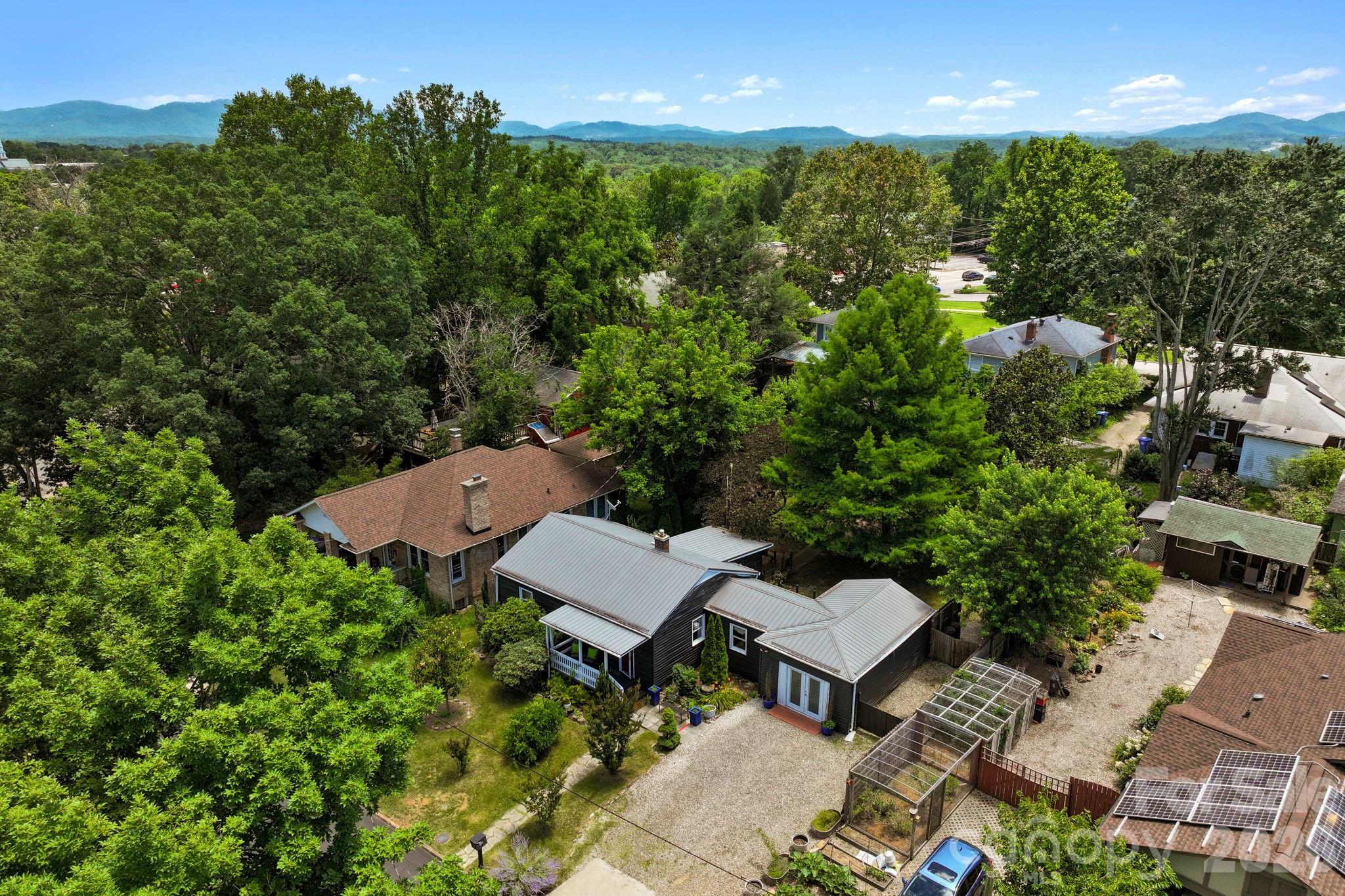 10 Eola Avenue — Asheville