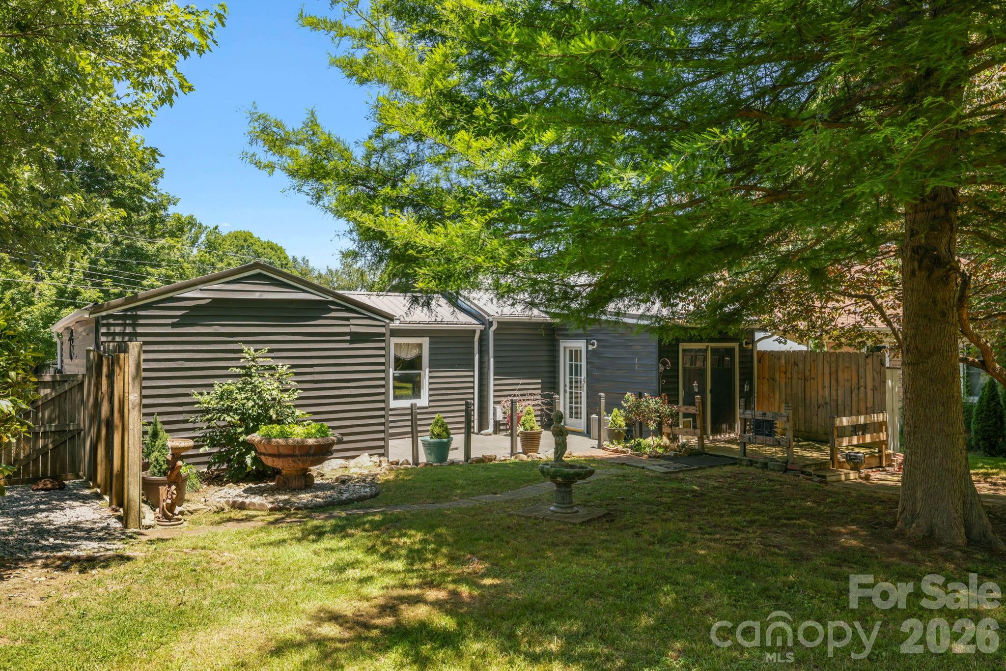 10 Eola Avenue — Asheville