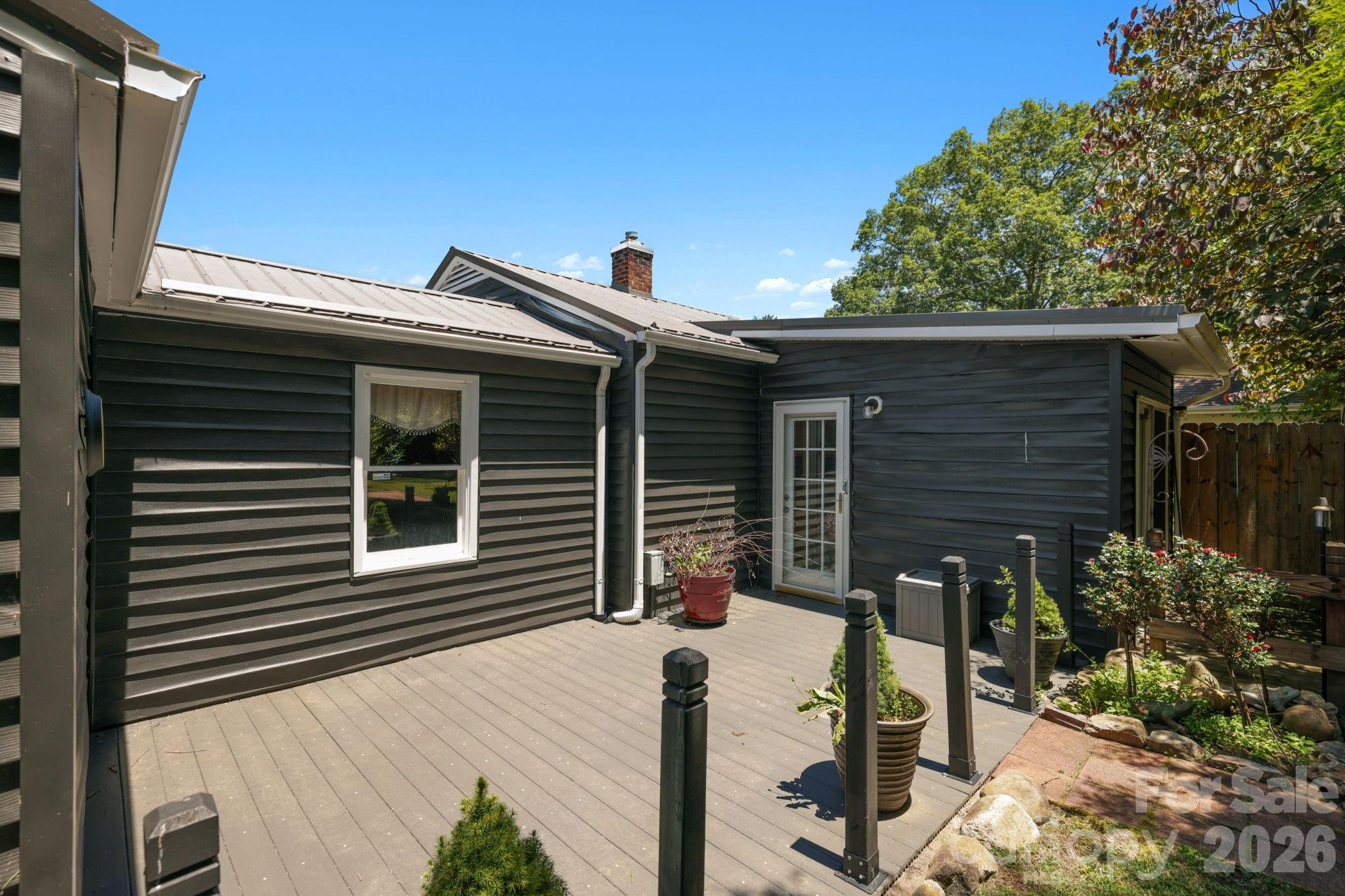 10 Eola Avenue — Asheville