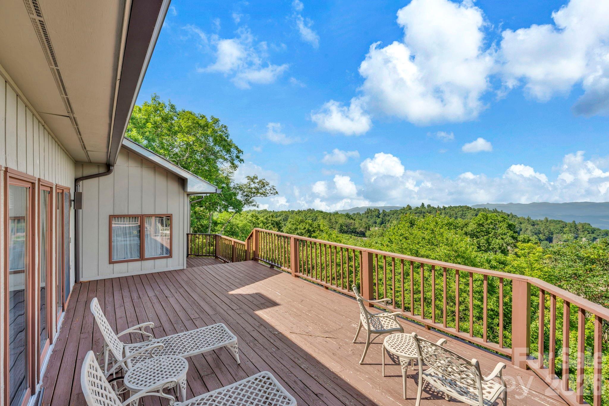 483 W Green Hill Drive — Blowing Rock