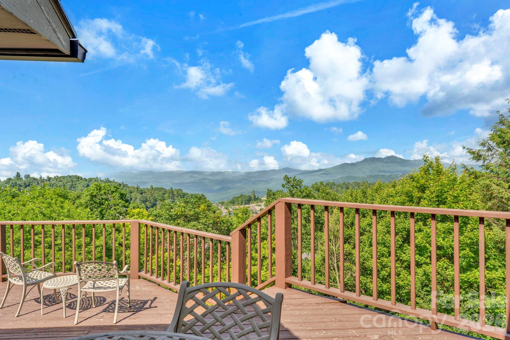483 W Green Hill Drive — Blowing Rock