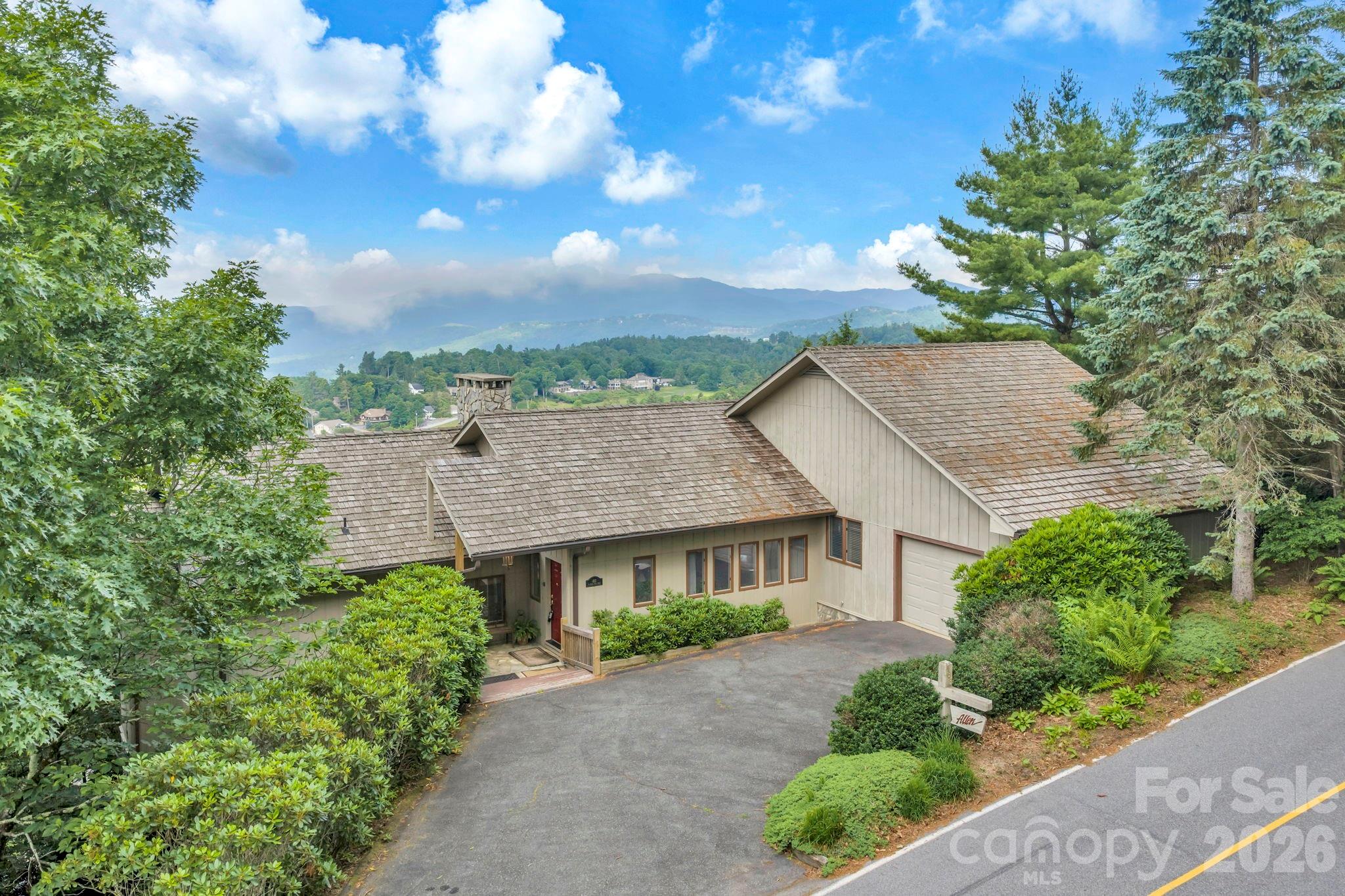 483 W Green Hill Drive — Blowing Rock