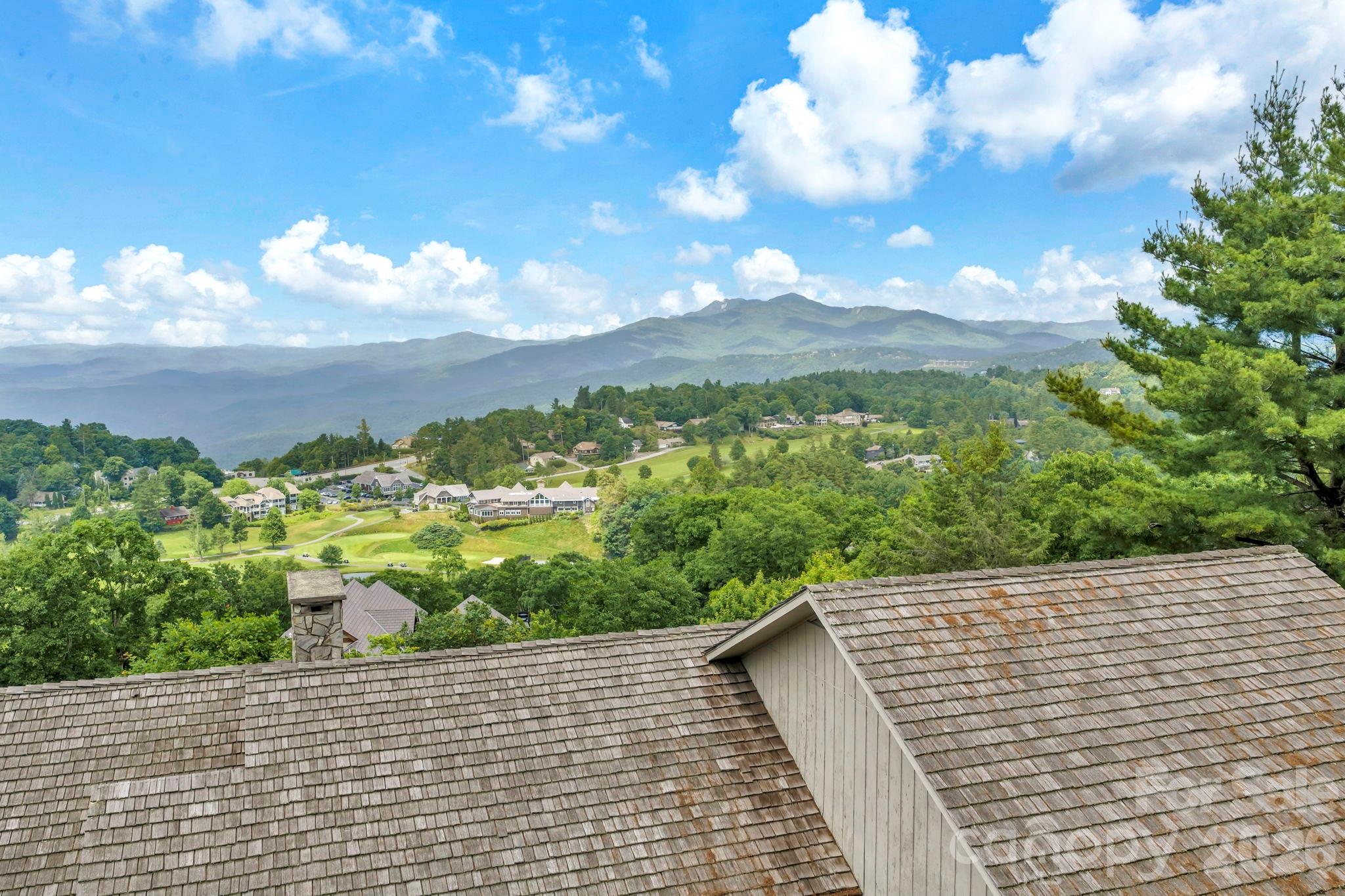 483 W Green Hill Drive — Blowing Rock