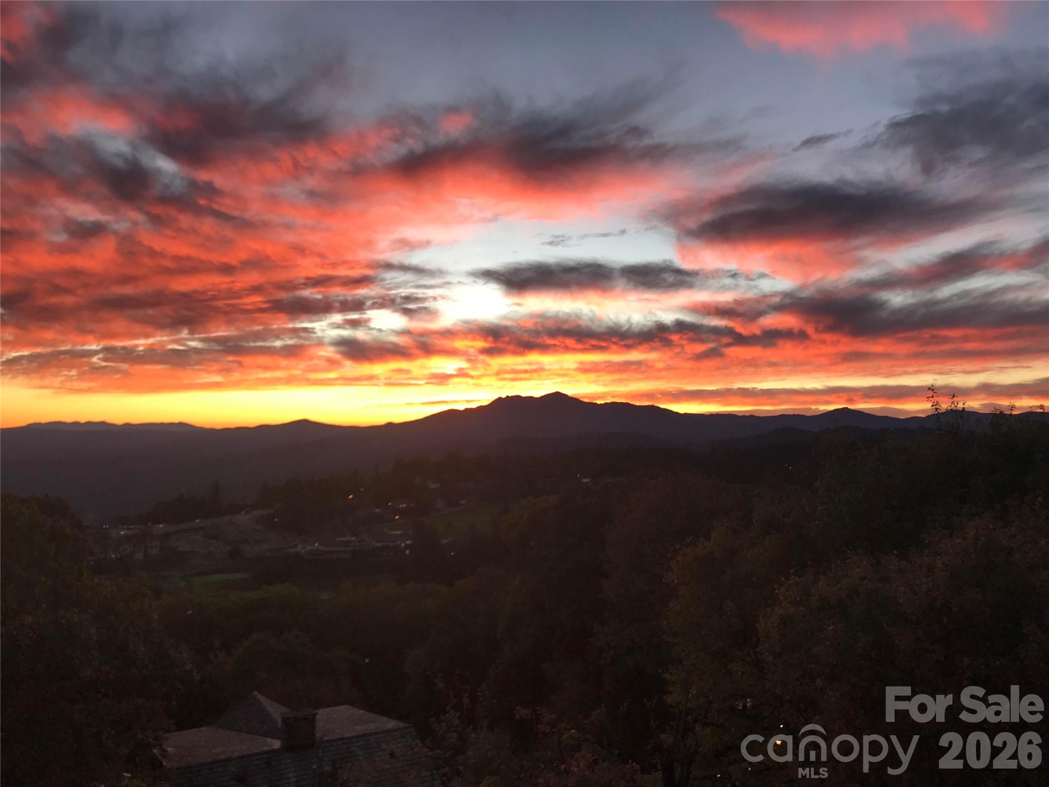 483 W Green Hill Drive — Blowing Rock