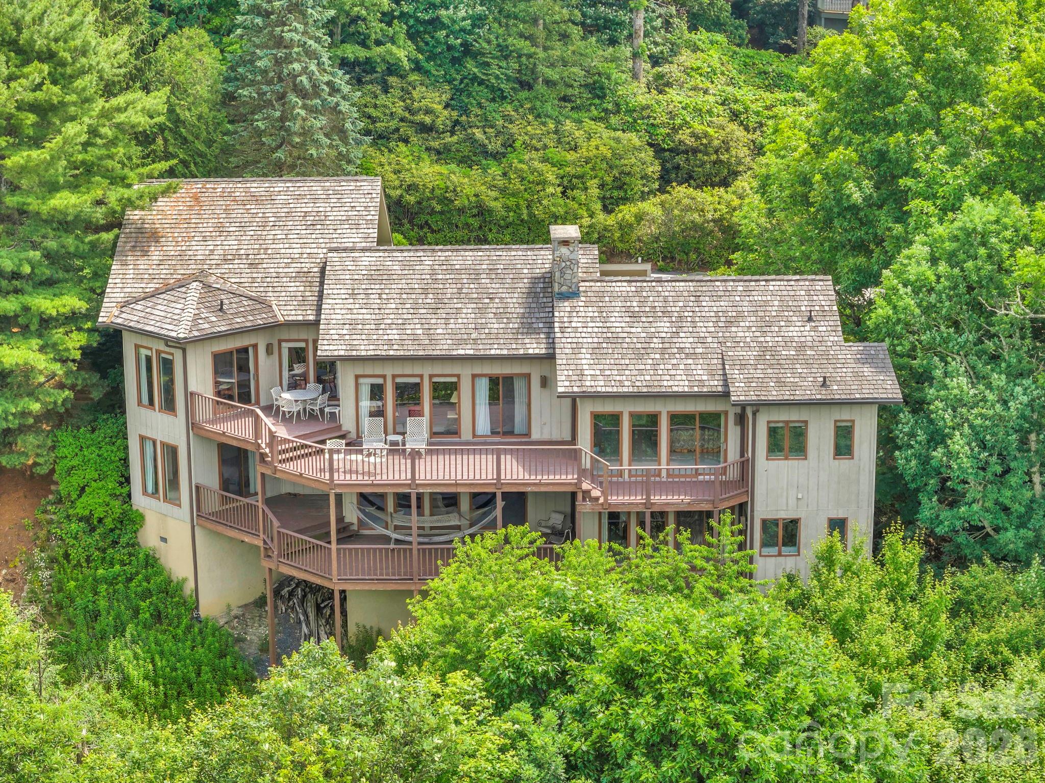 483 W Green Hill Drive — Blowing Rock