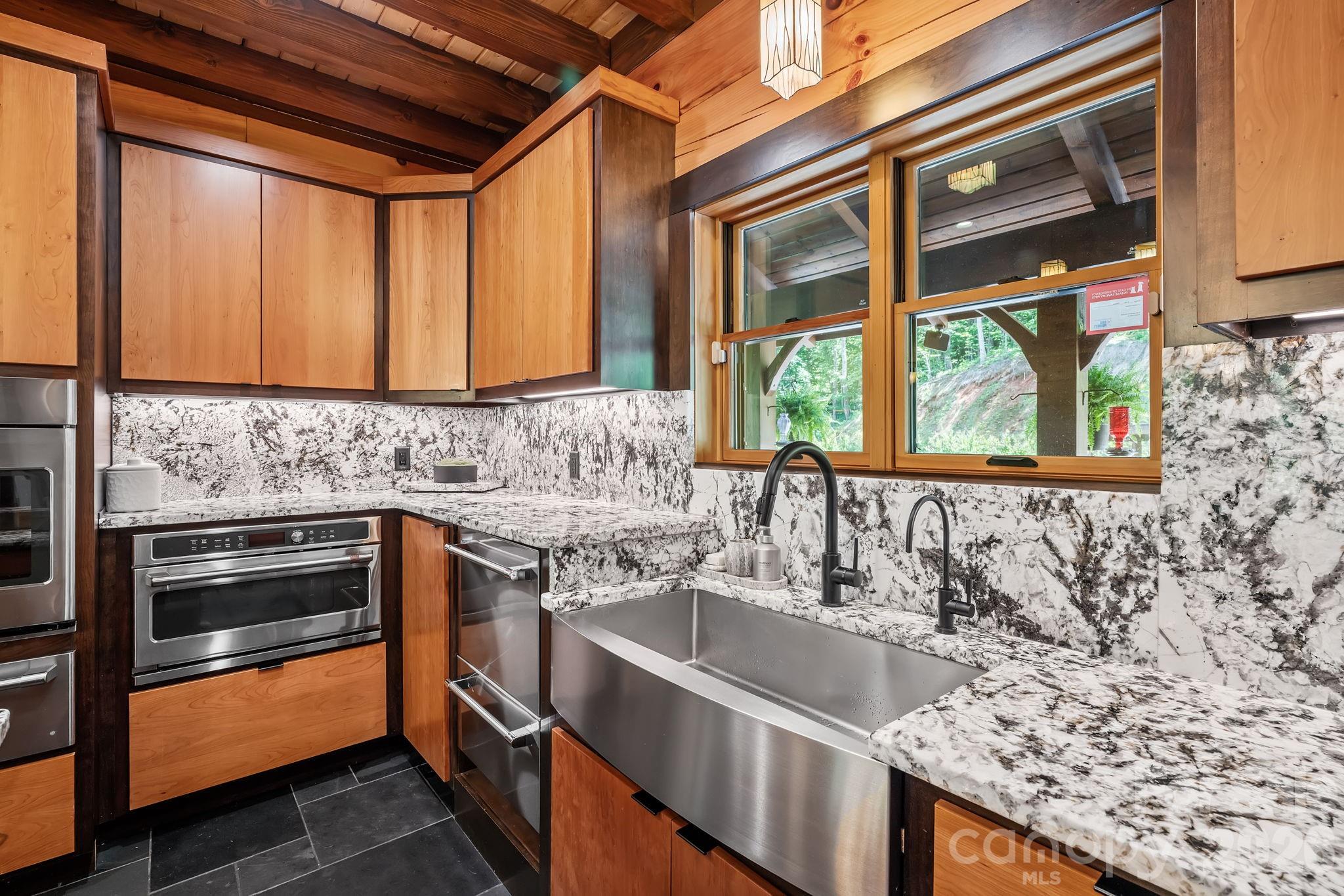 745 Mossy Oak Trail — Nebo