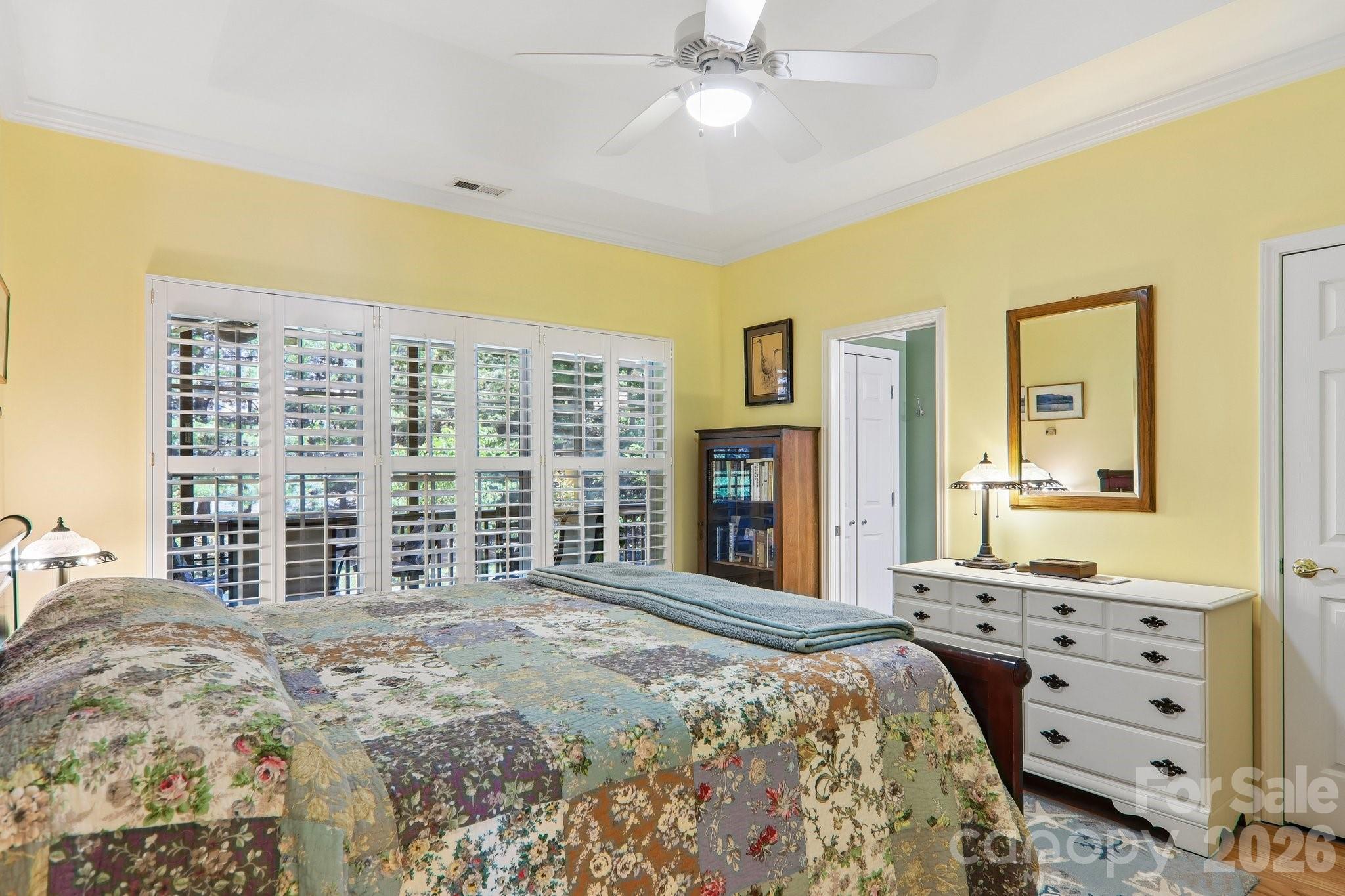 54 Victoria Park Drive — Hendersonville