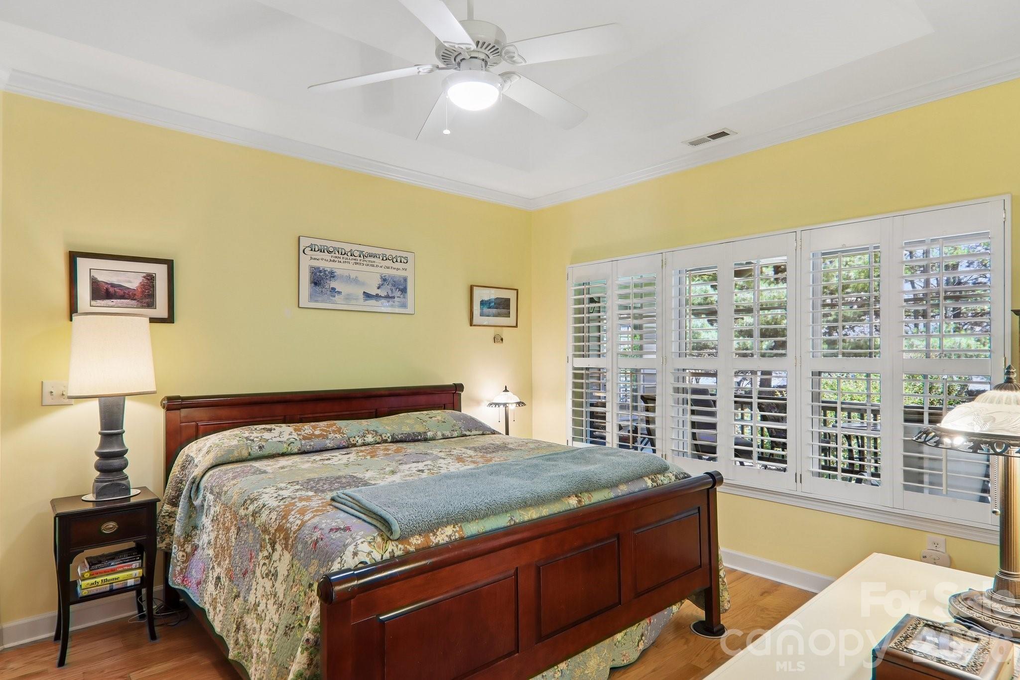54 Victoria Park Drive — Hendersonville