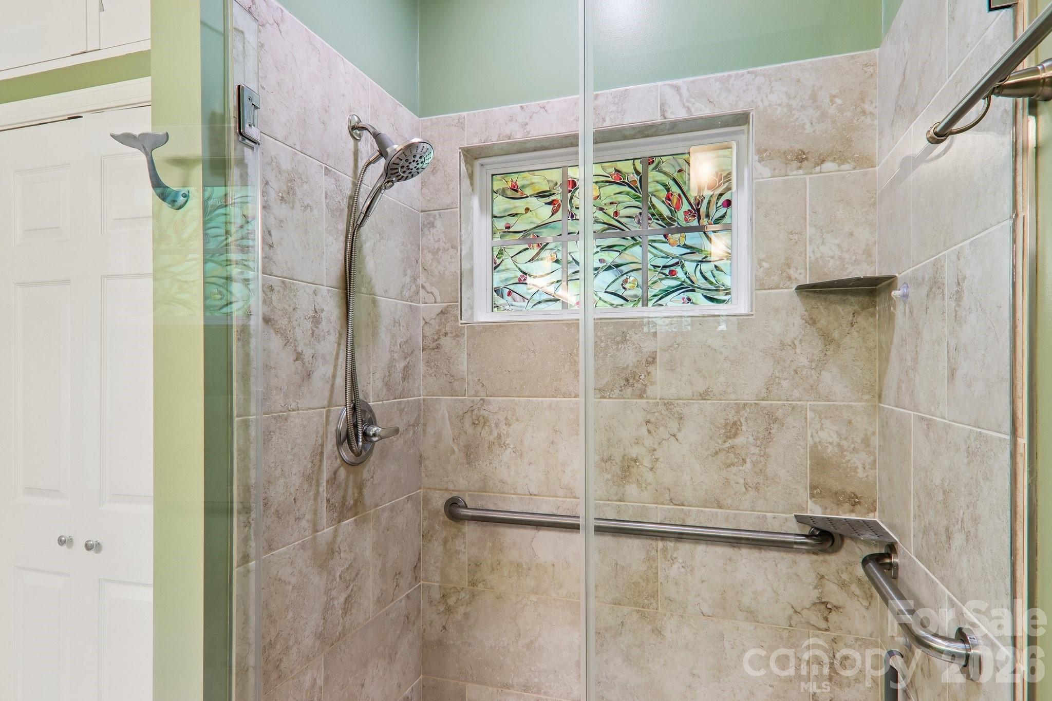 54 Victoria Park Drive — Hendersonville