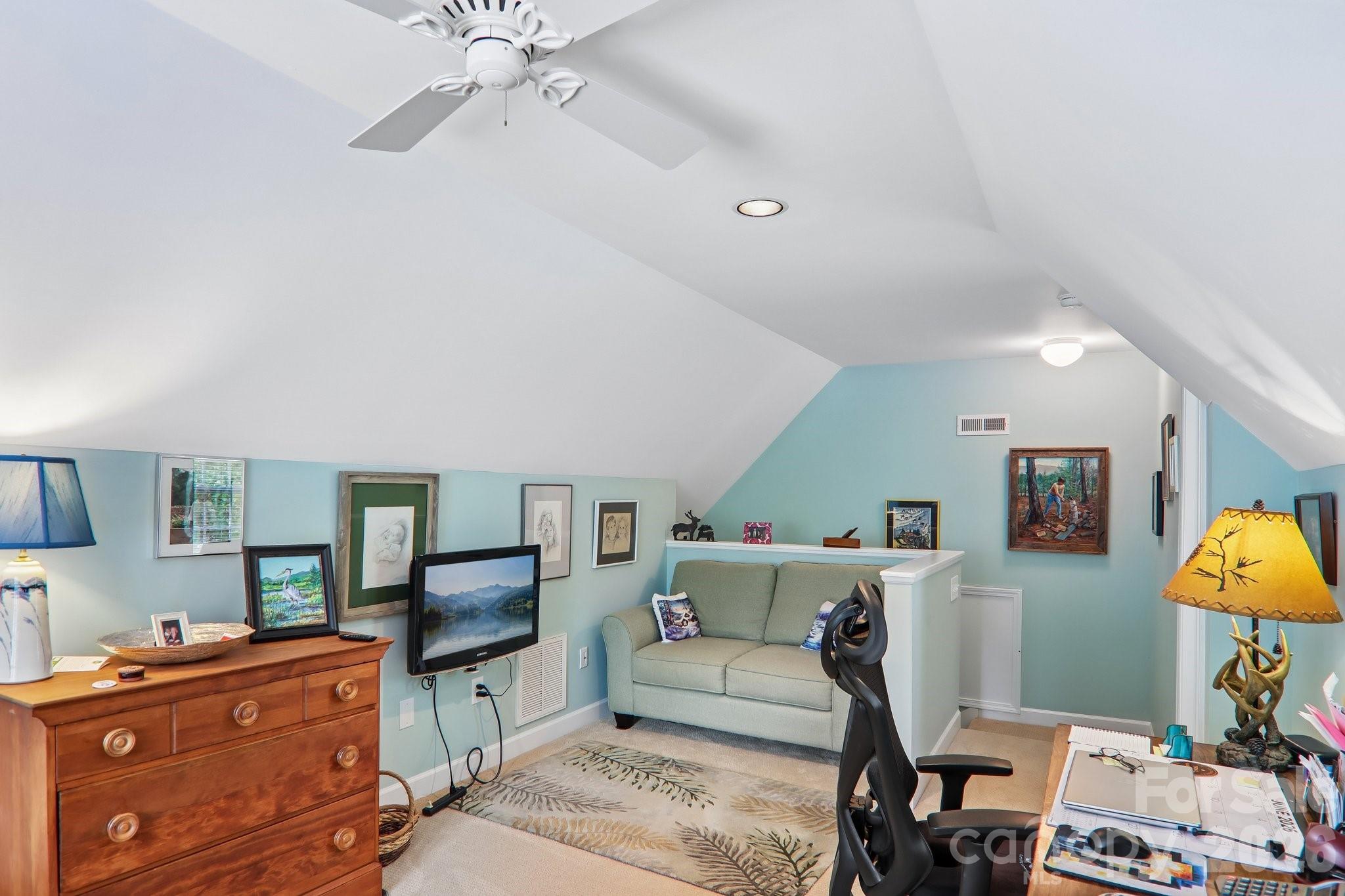 54 Victoria Park Drive — Hendersonville