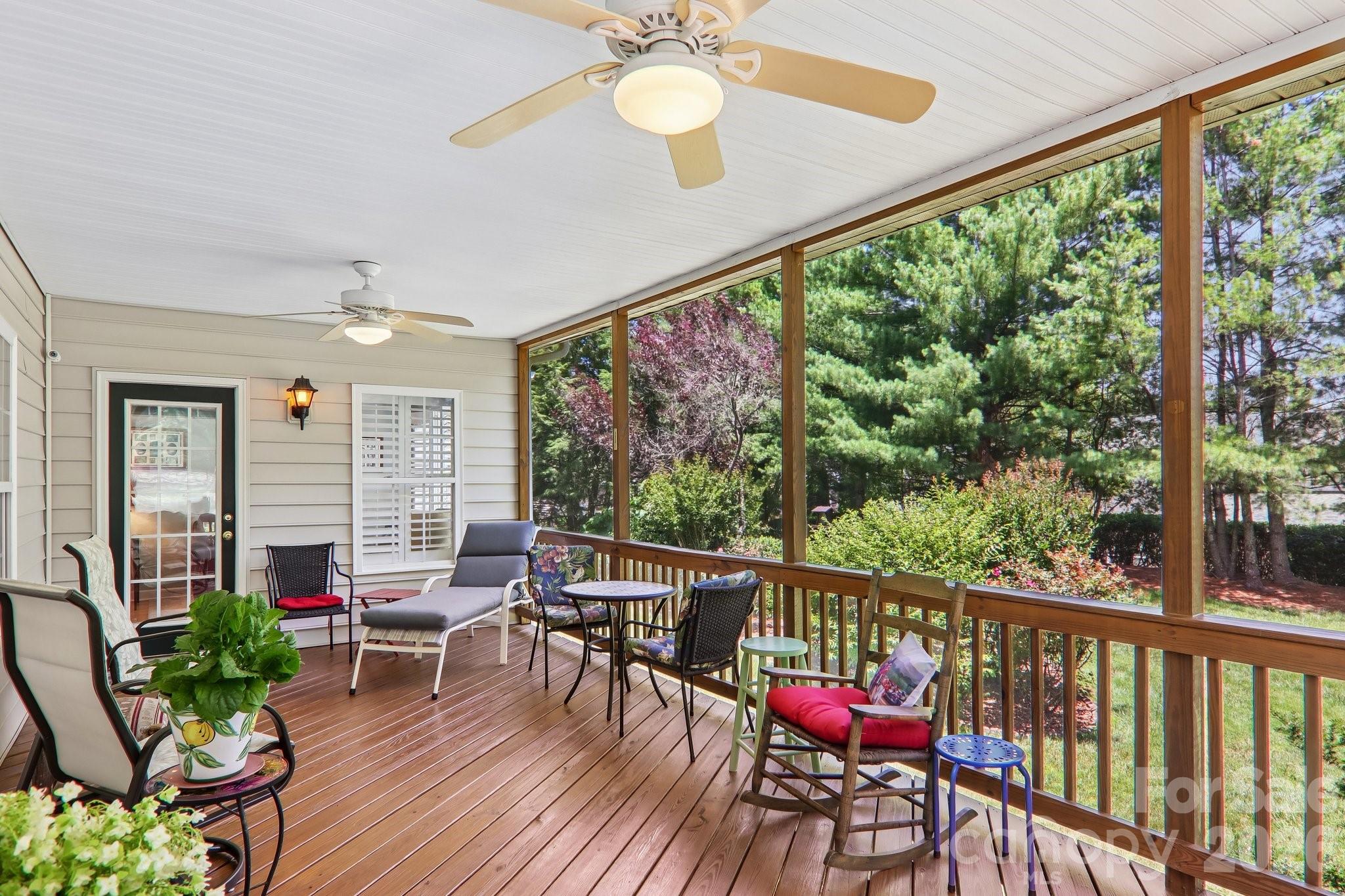 54 Victoria Park Drive — Hendersonville
