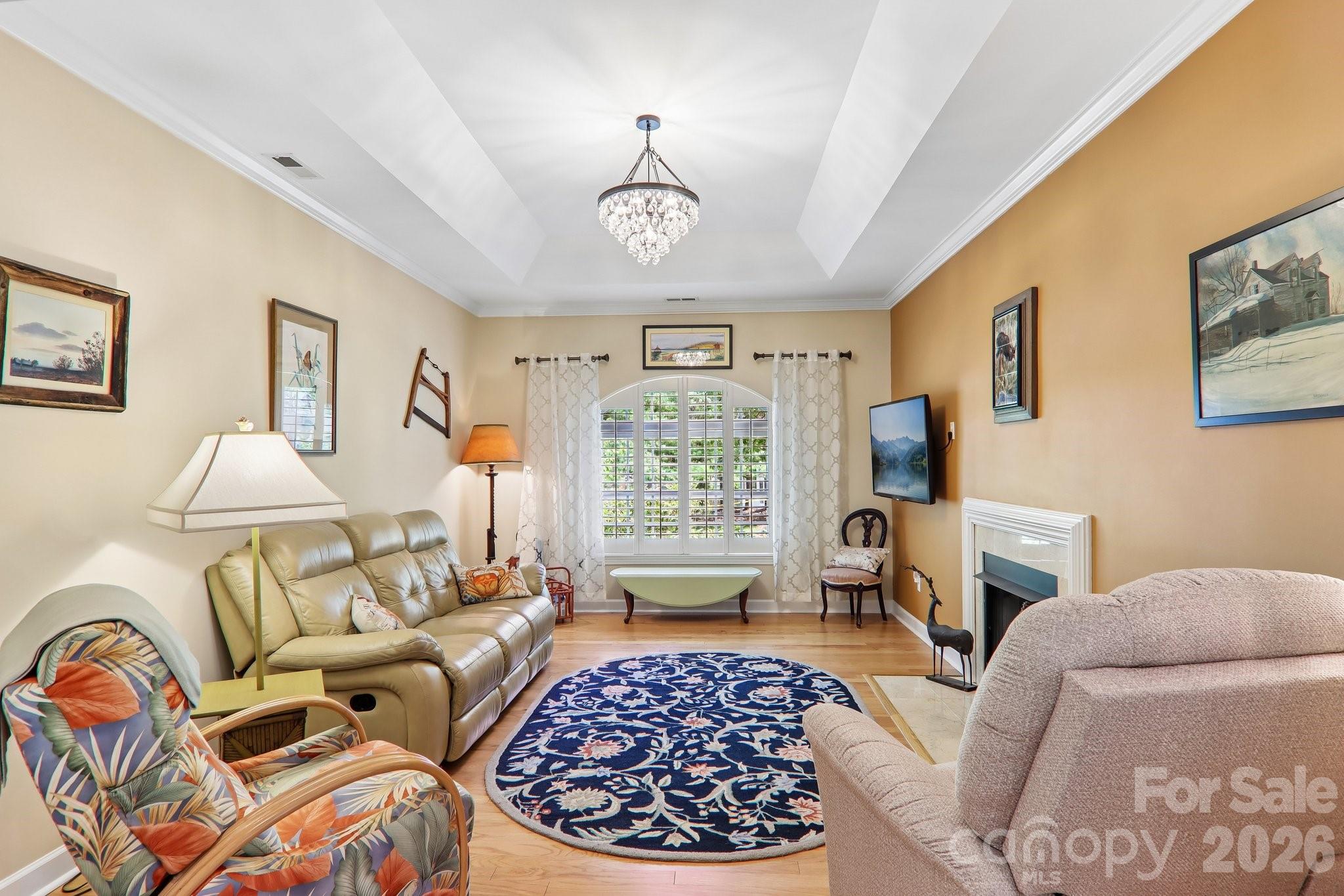 54 Victoria Park Drive — Hendersonville