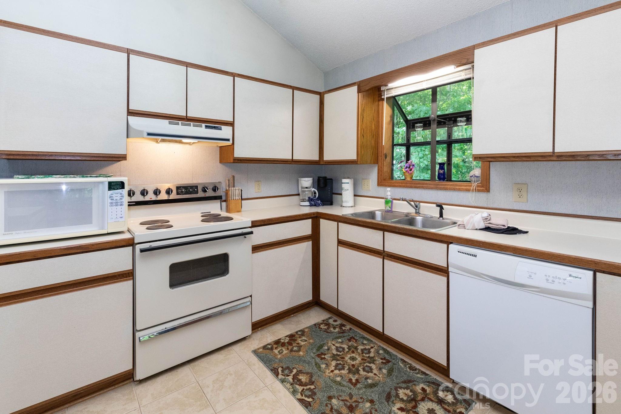 86 Mountain Road — Maggie Valley