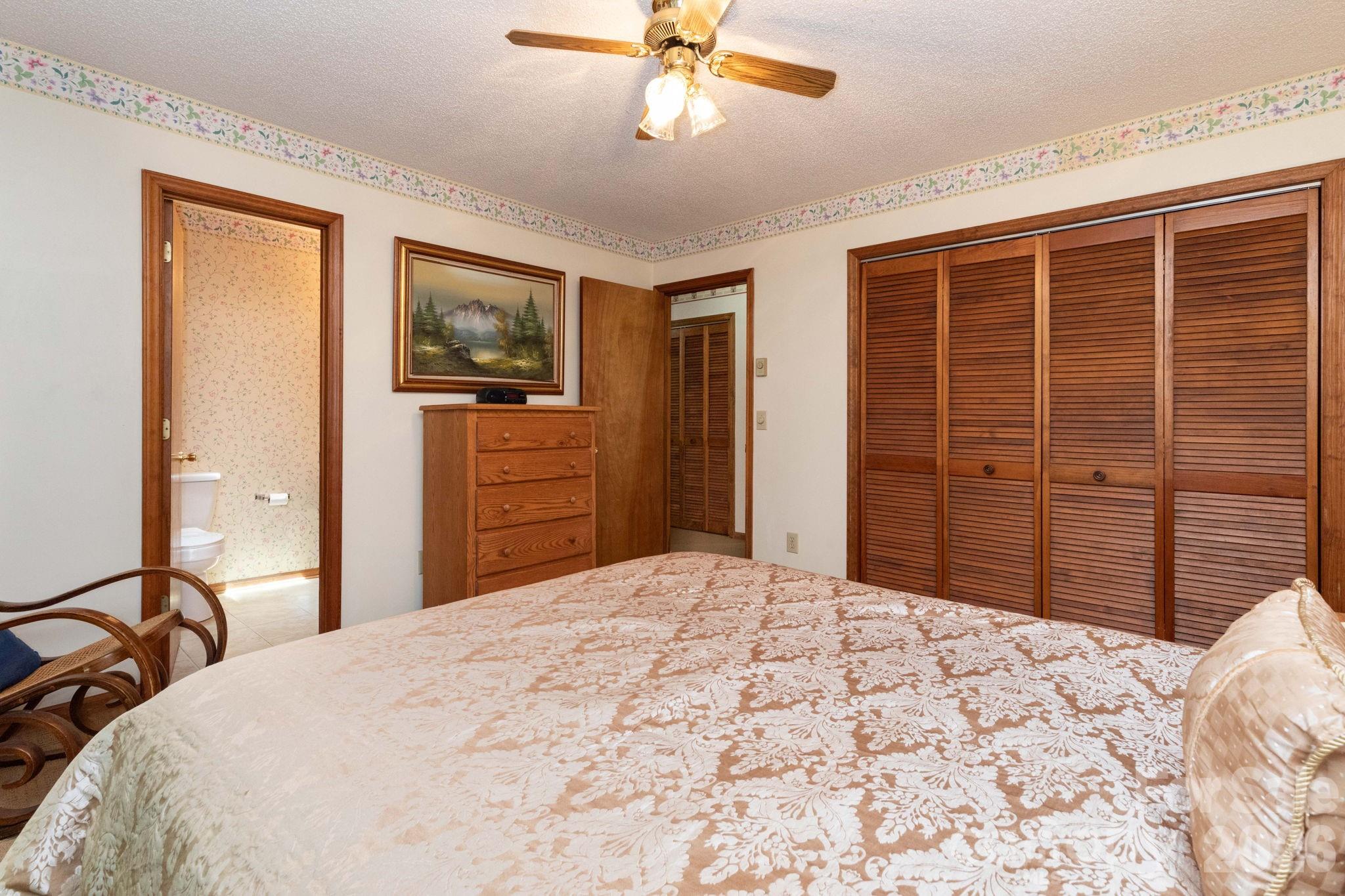 86 Mountain Road — Maggie Valley