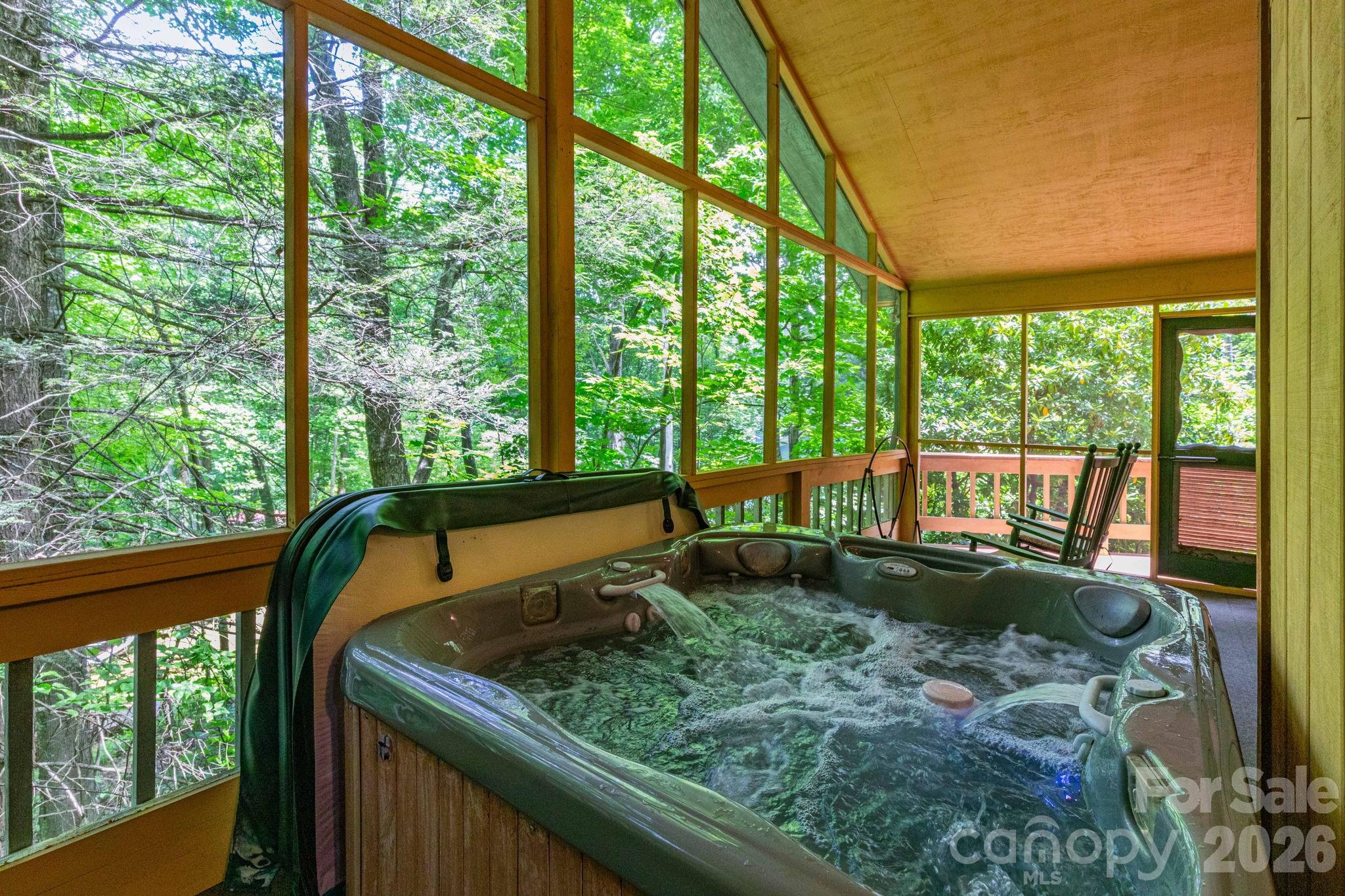 86 Mountain Road — Maggie Valley