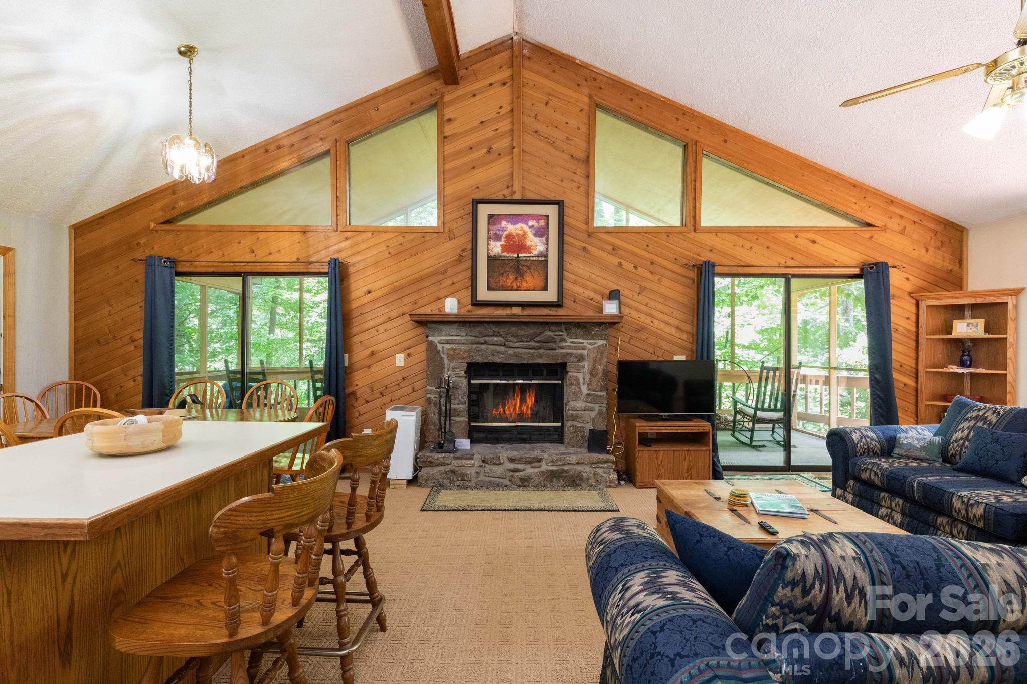 86 Mountain Road — Maggie Valley