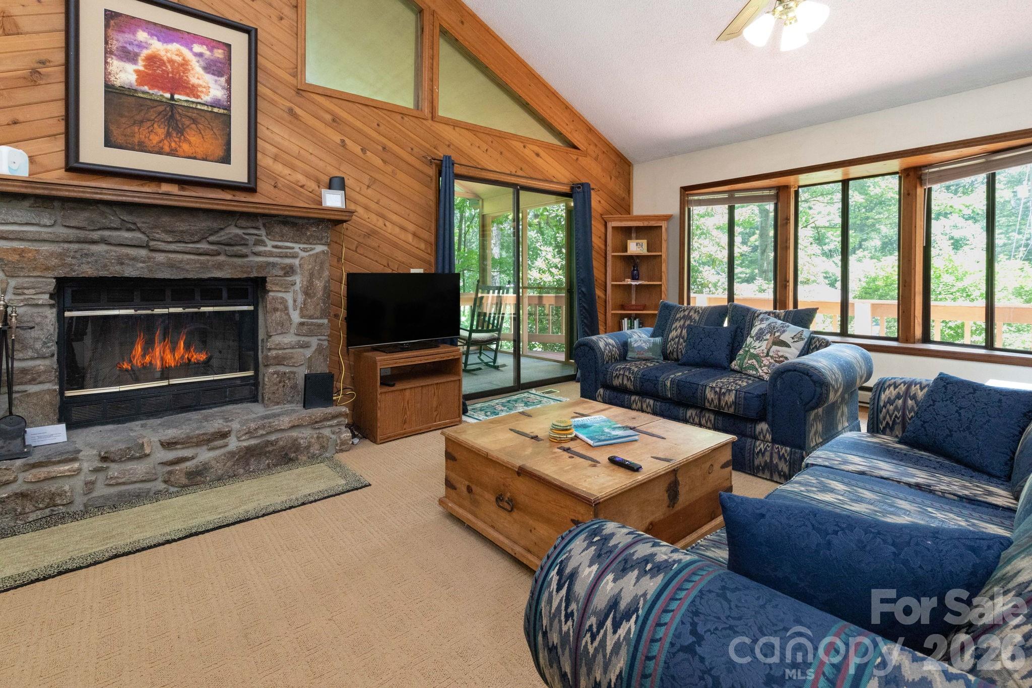 86 Mountain Road — Maggie Valley