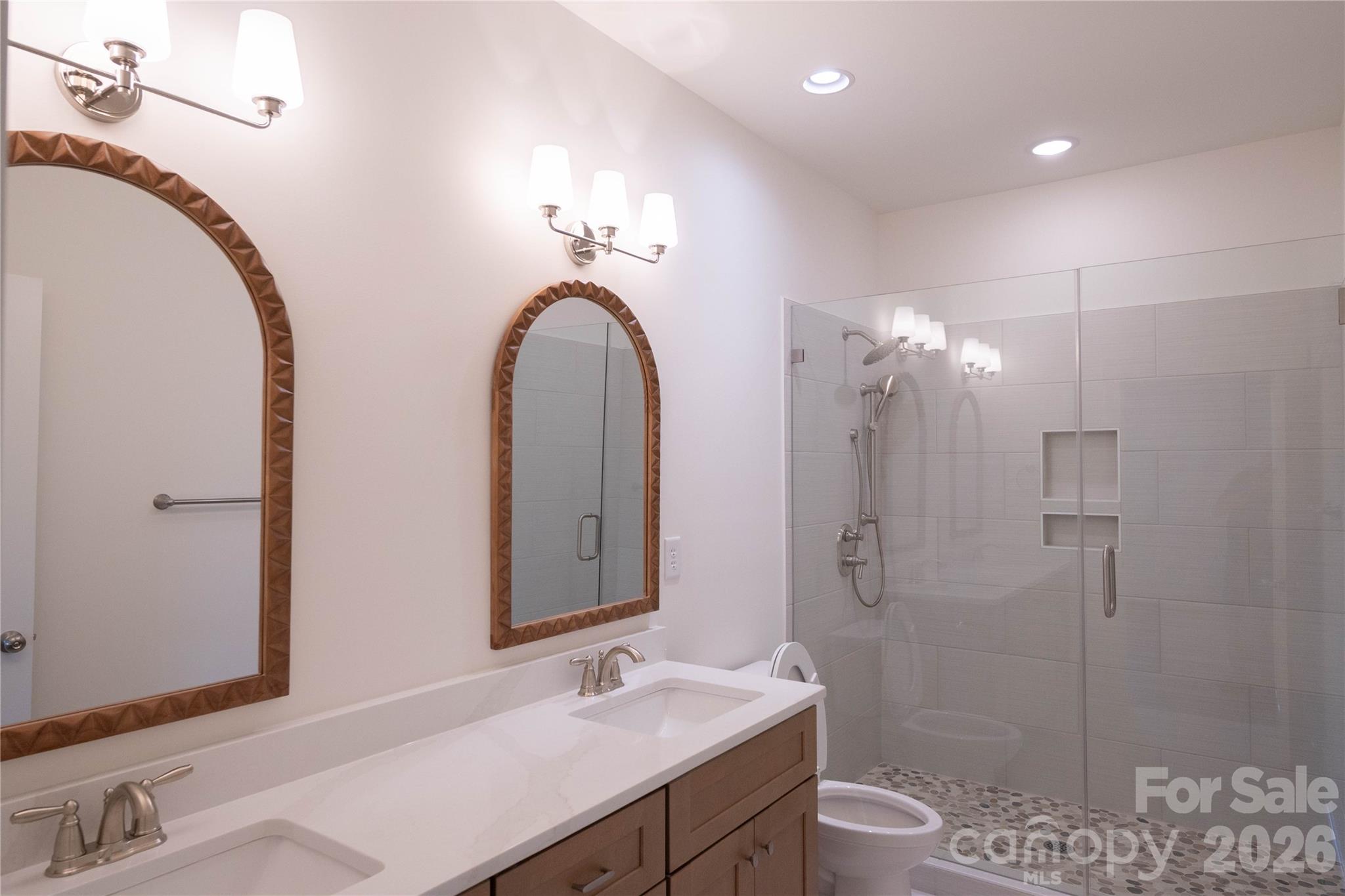 1643 Beamguard Road — Clover