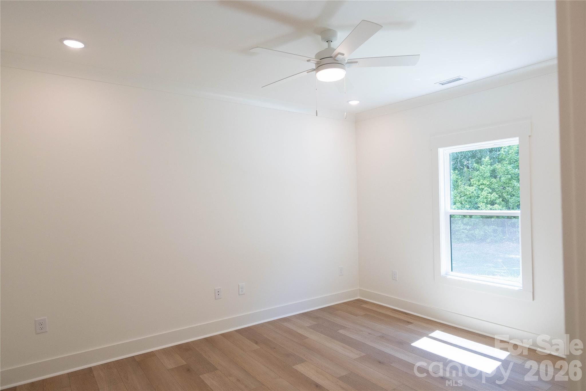 1643 Beamguard Road — Clover