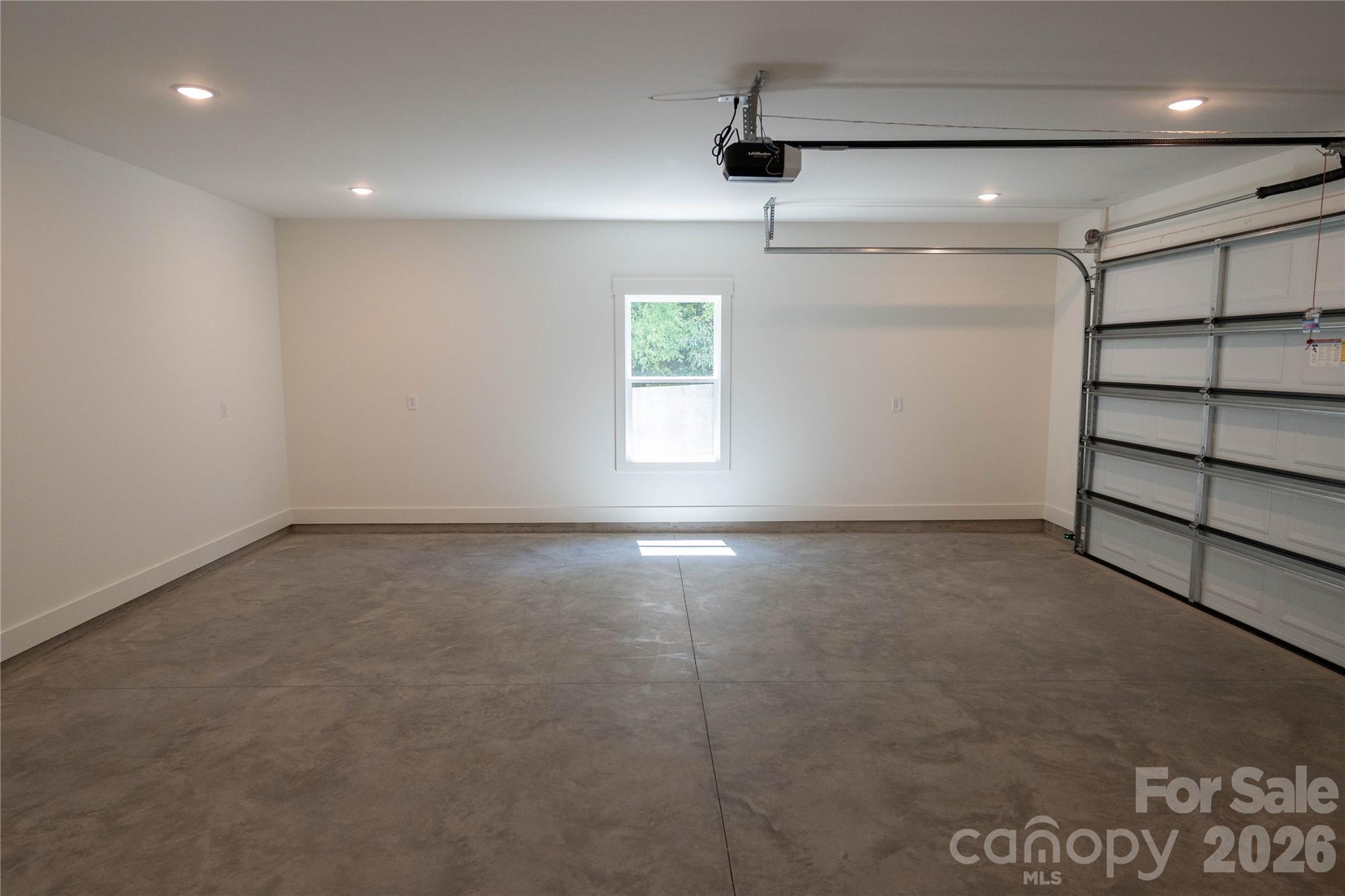 1643 Beamguard Road — Clover