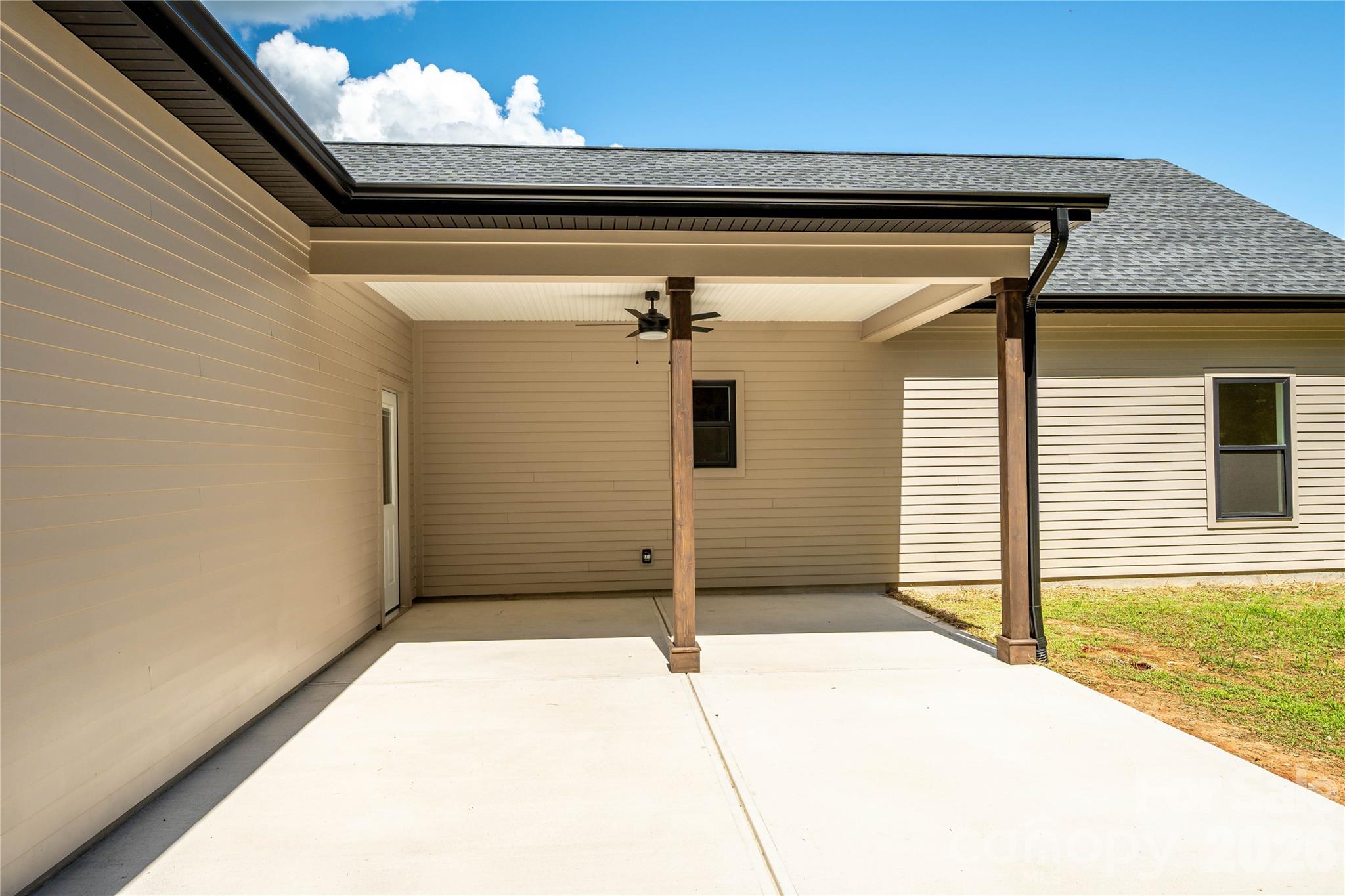 1643 Beamguard Road — Clover