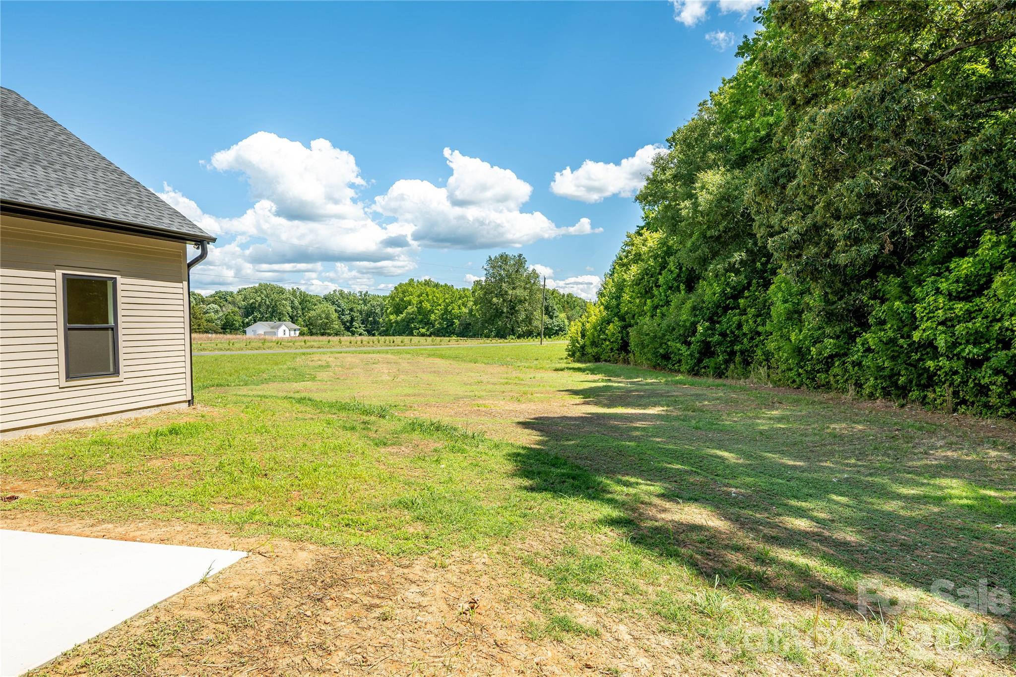 1643 Beamguard Road — Clover