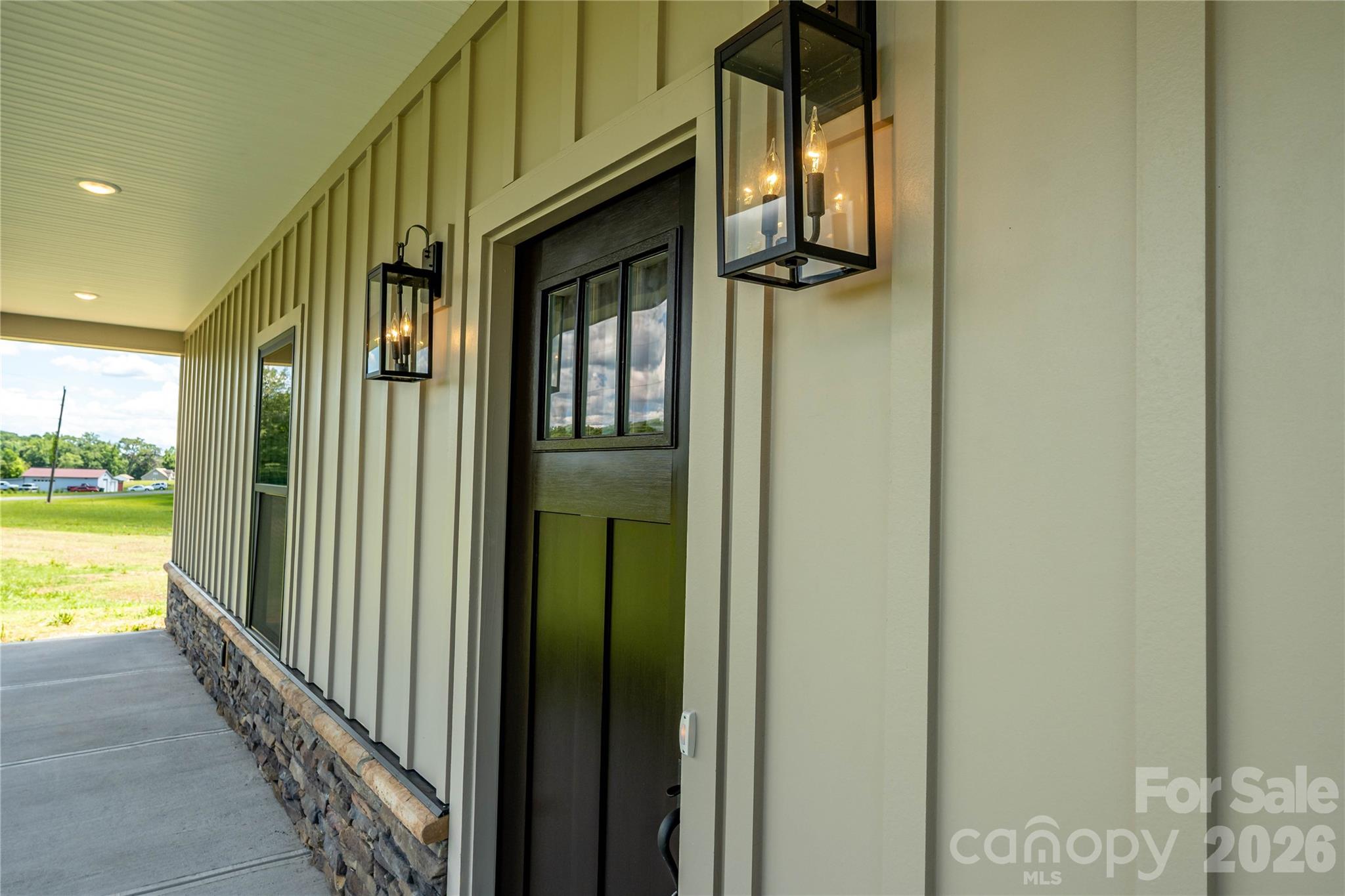 1643 Beamguard Road — Clover