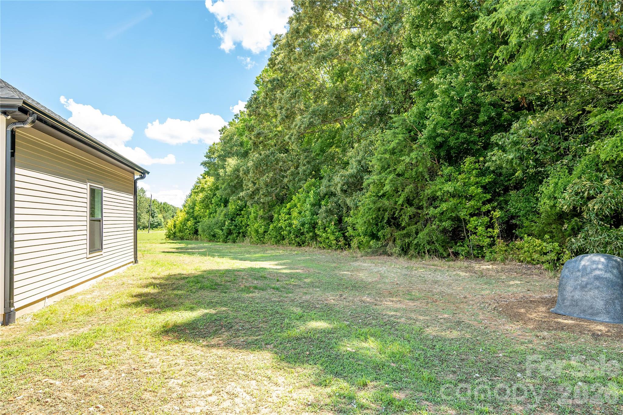 1643 Beamguard Road — Clover