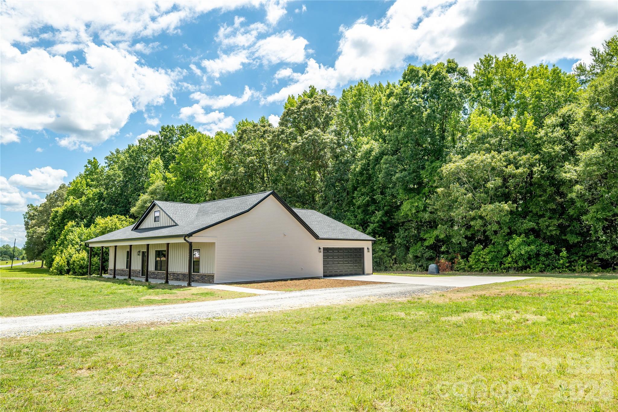 1643 Beamguard Road — Clover